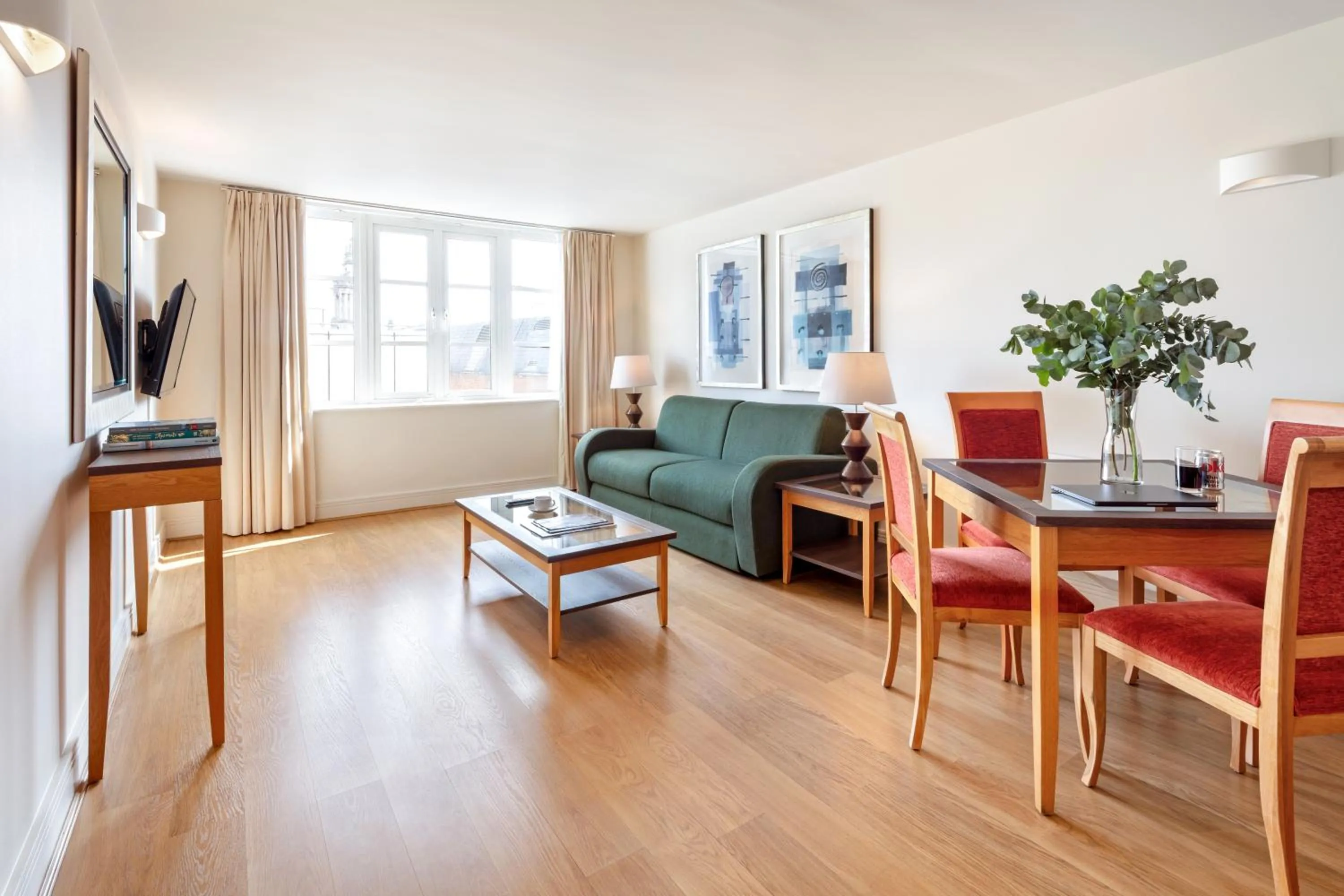 Living room in Marlin Apartments London City - Queen Street