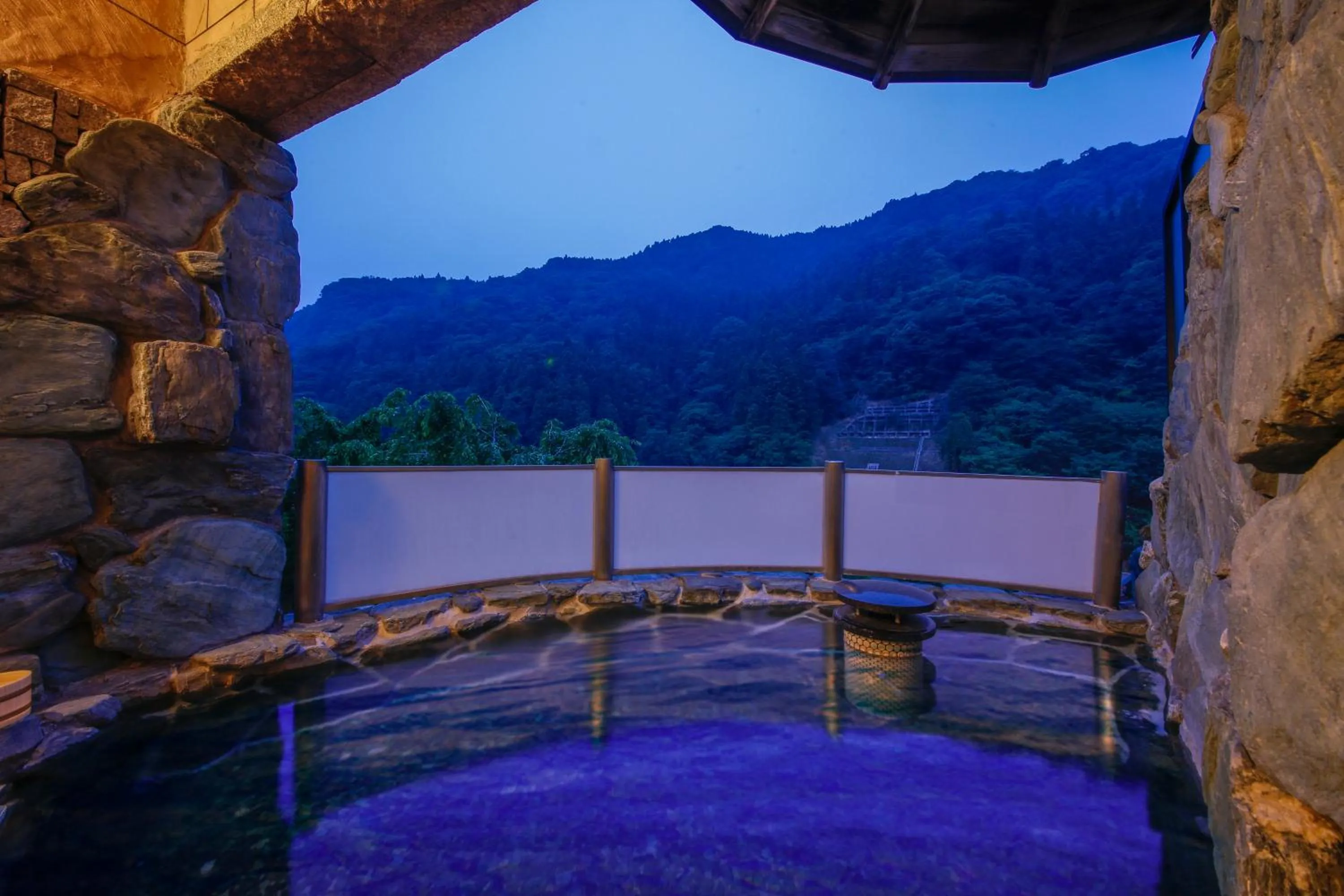 Hot Spring Bath in Blue Villa Anabuki