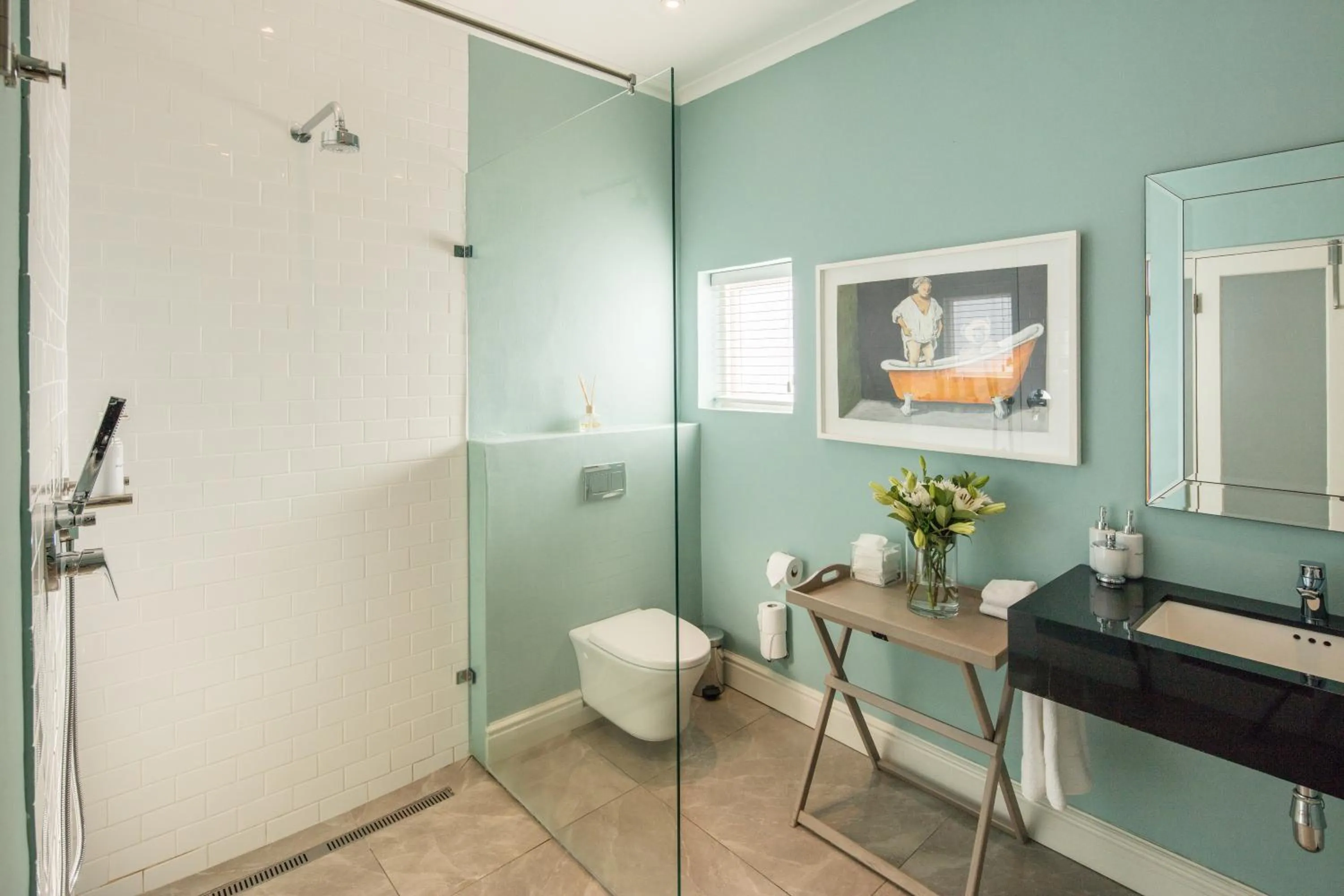 Shower in Le Quartier Francais