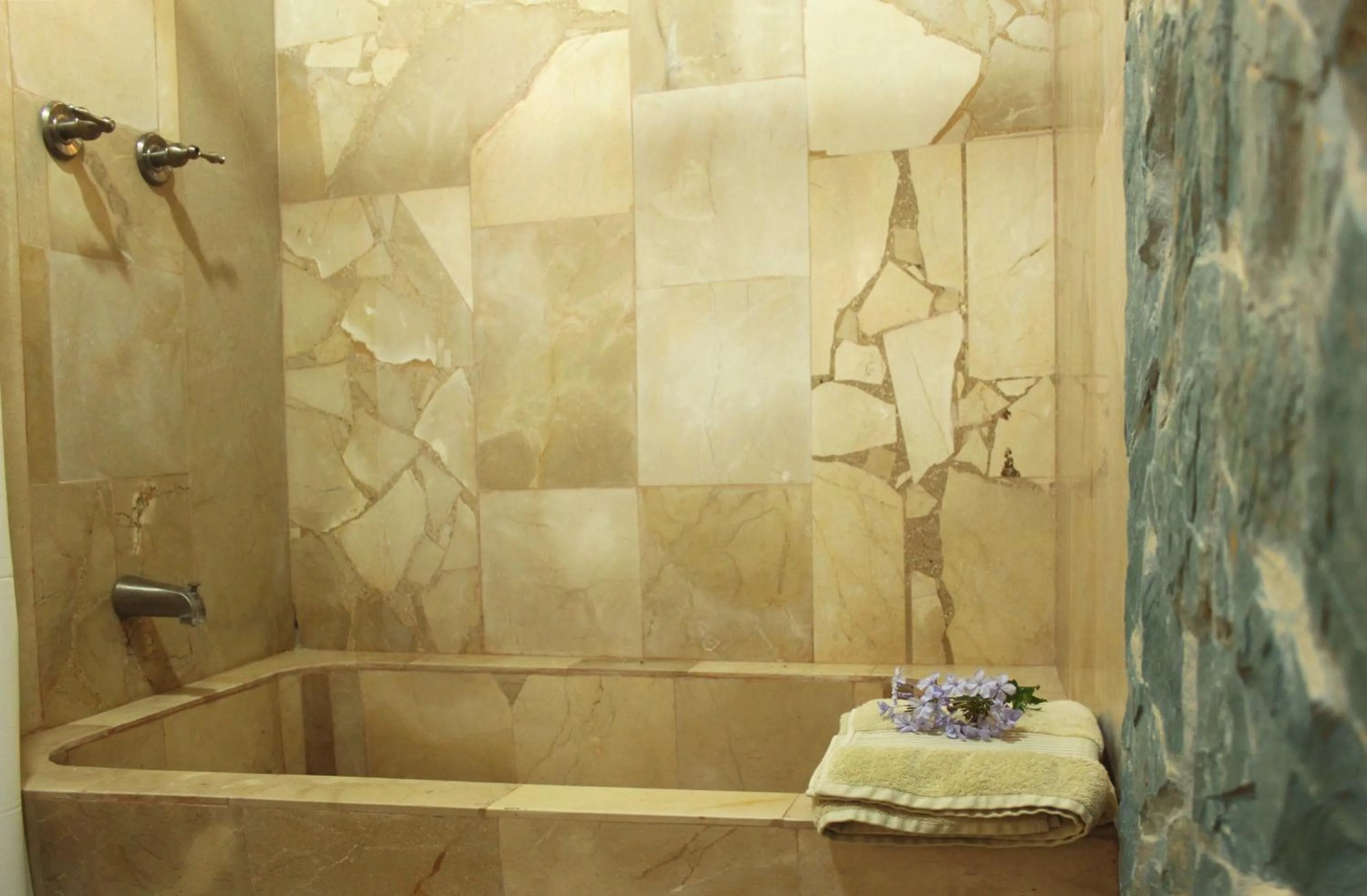 Shower in Hosteria Cananvalle