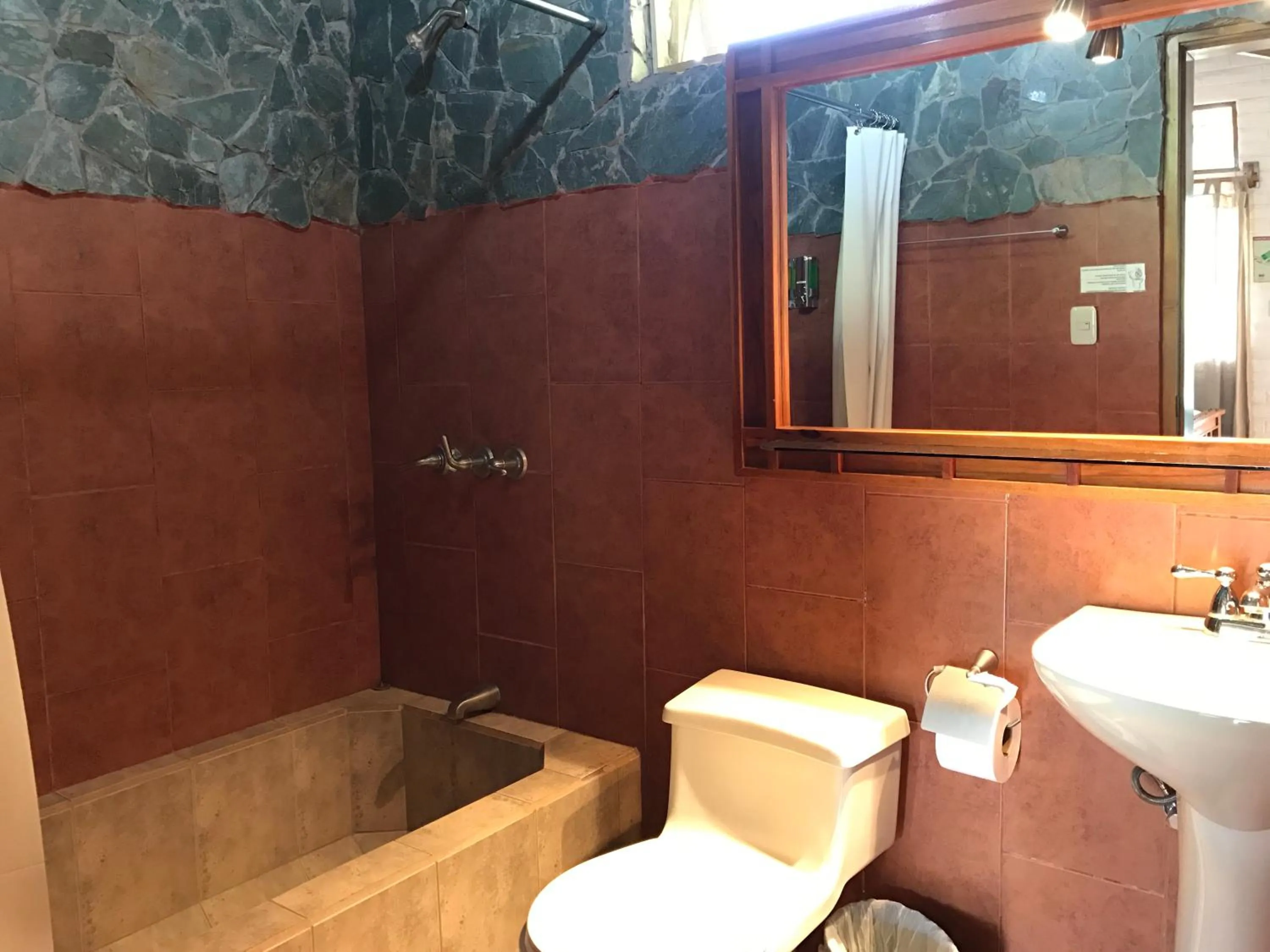 Bathroom in Hosteria Cananvalle