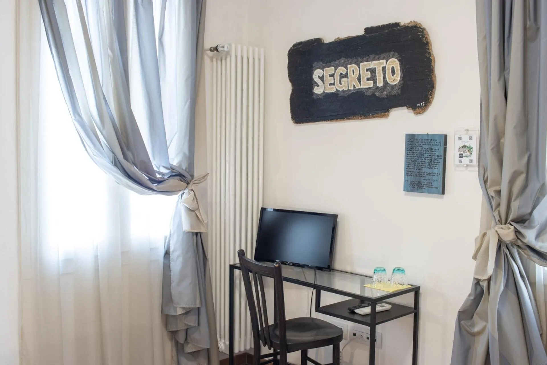 Decorative detail in R&B Giardino 34