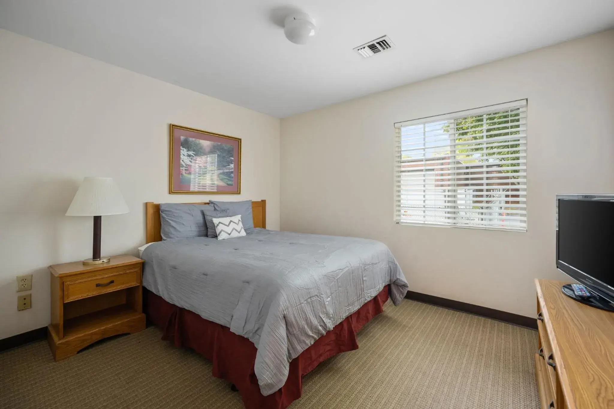 Bedroom, Bed in Affordable Suites Conover / Hickory Bedroom, Bed in Affordable Suites Conover / Hickory