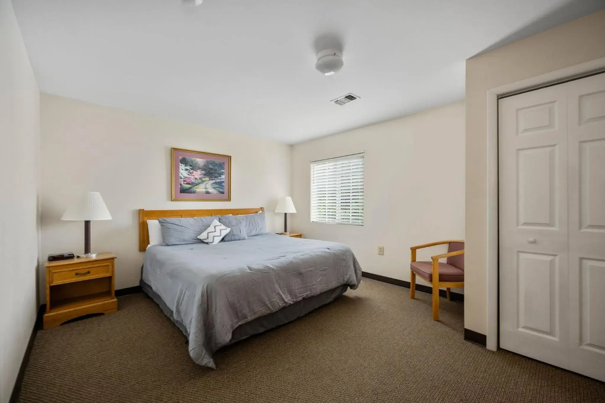 Bedroom, Bed in Affordable Suites Conover / Hickory Bedroom, Bed in Affordable Suites Conover / Hickory