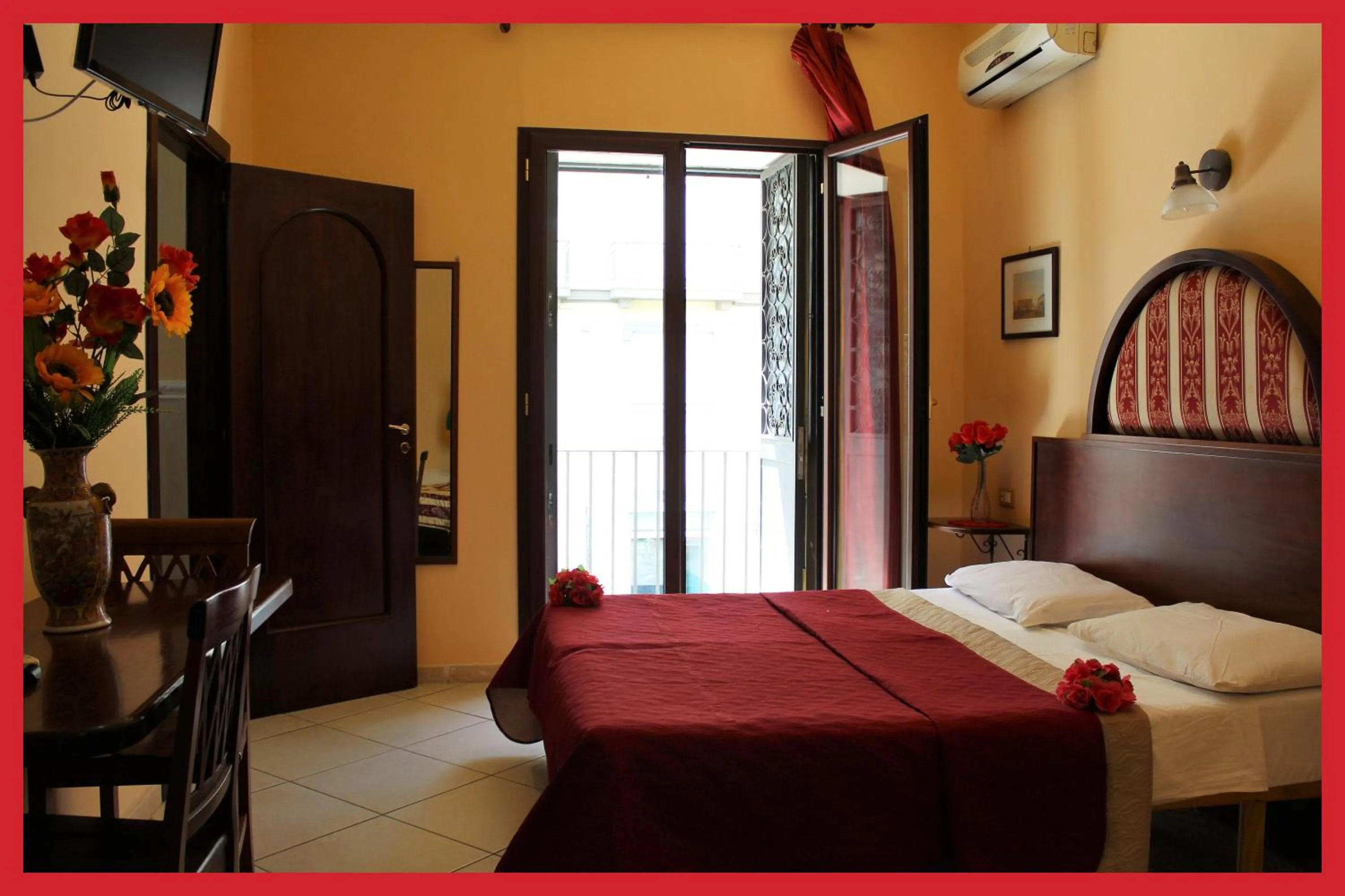 Photo of the whole room, Bed in B&B La Storia Di Napoli