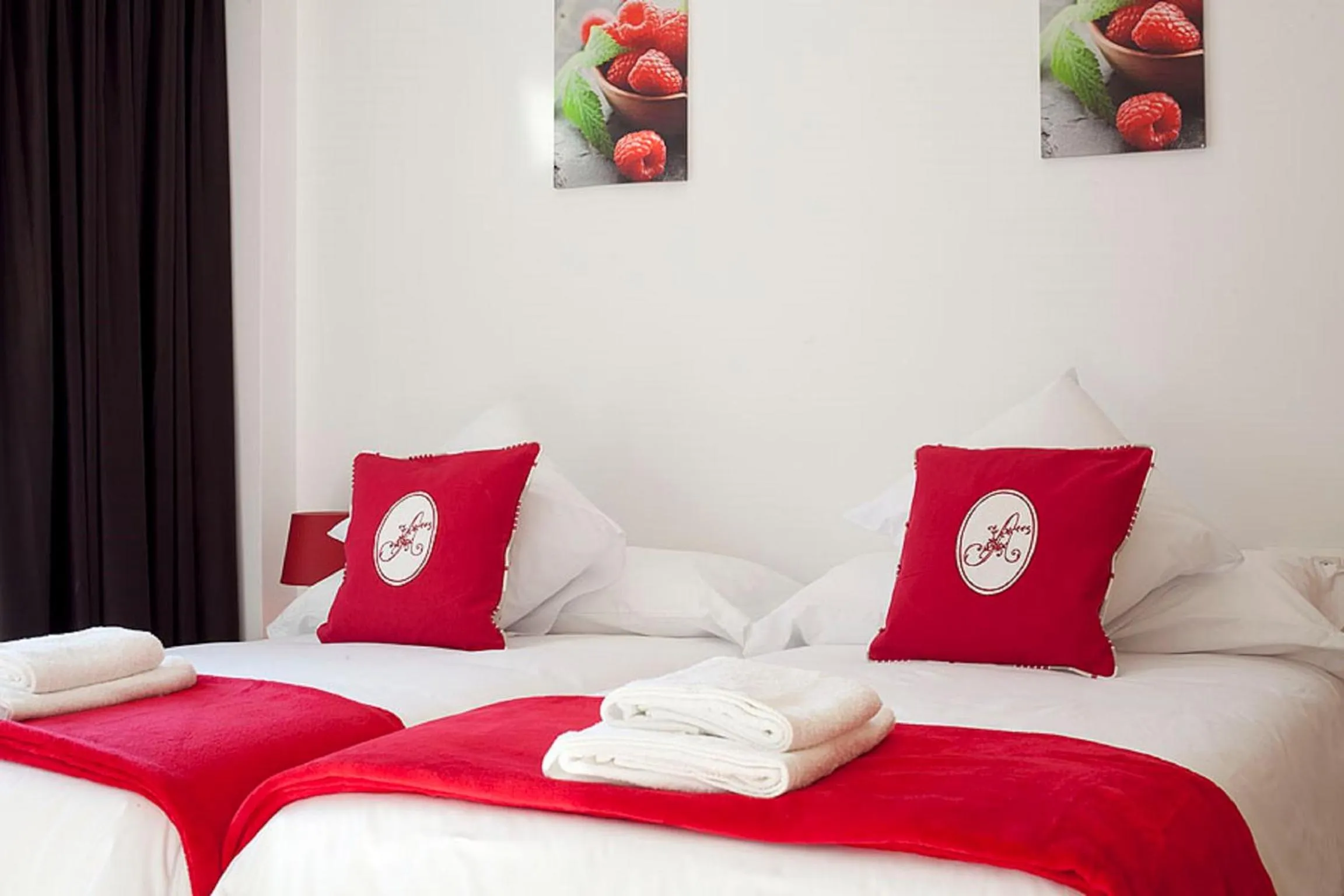Bed in Charmsuites Nou Rambla