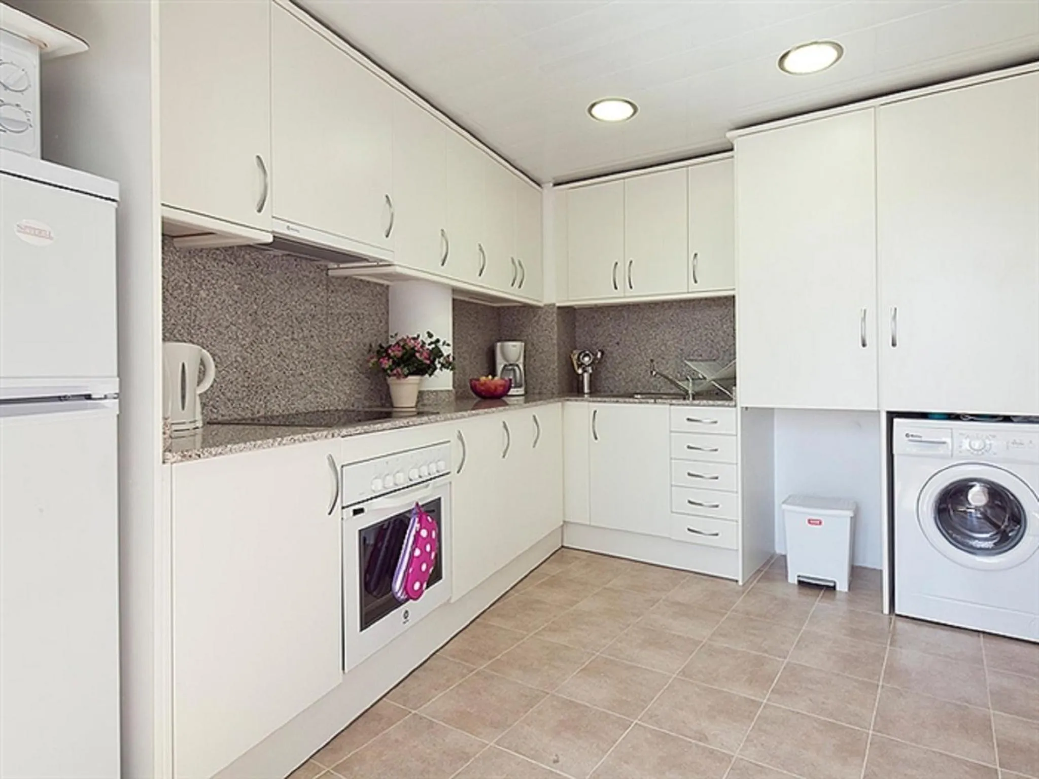 Kitchen or kitchenette in Charmsuites Nou Rambla