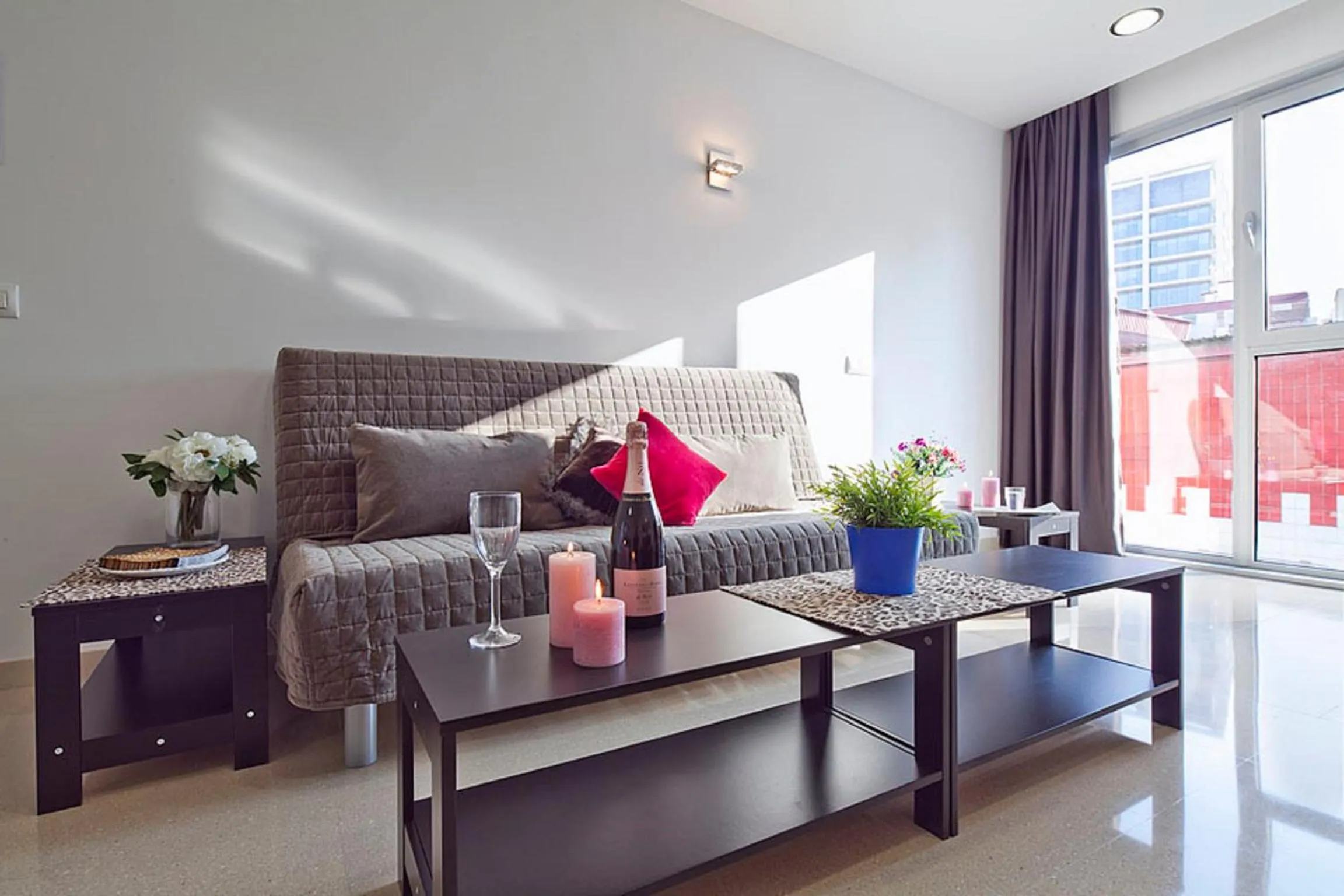 Living room in Charmsuites Nou Rambla