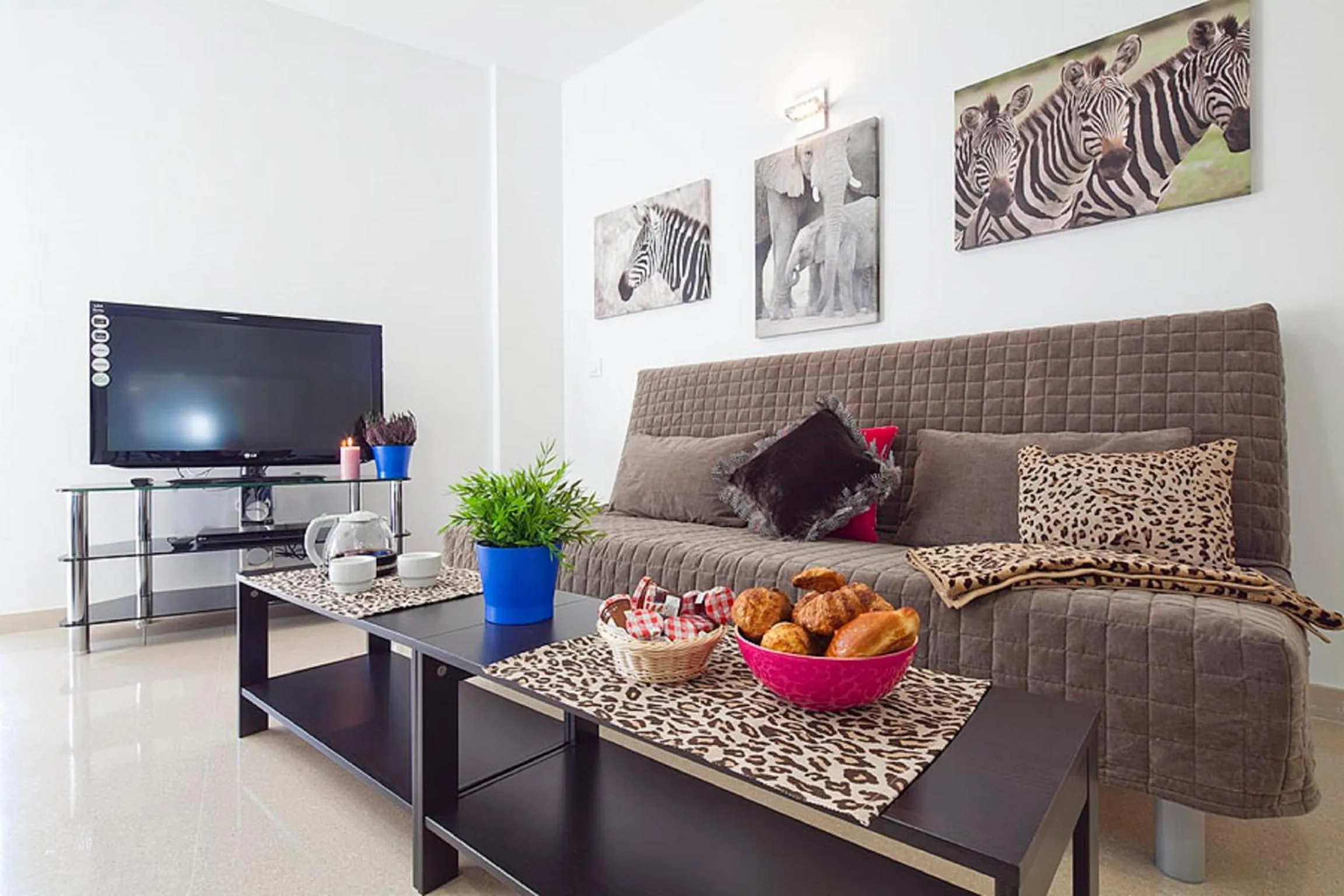 Living room in Charmsuites Nou Rambla