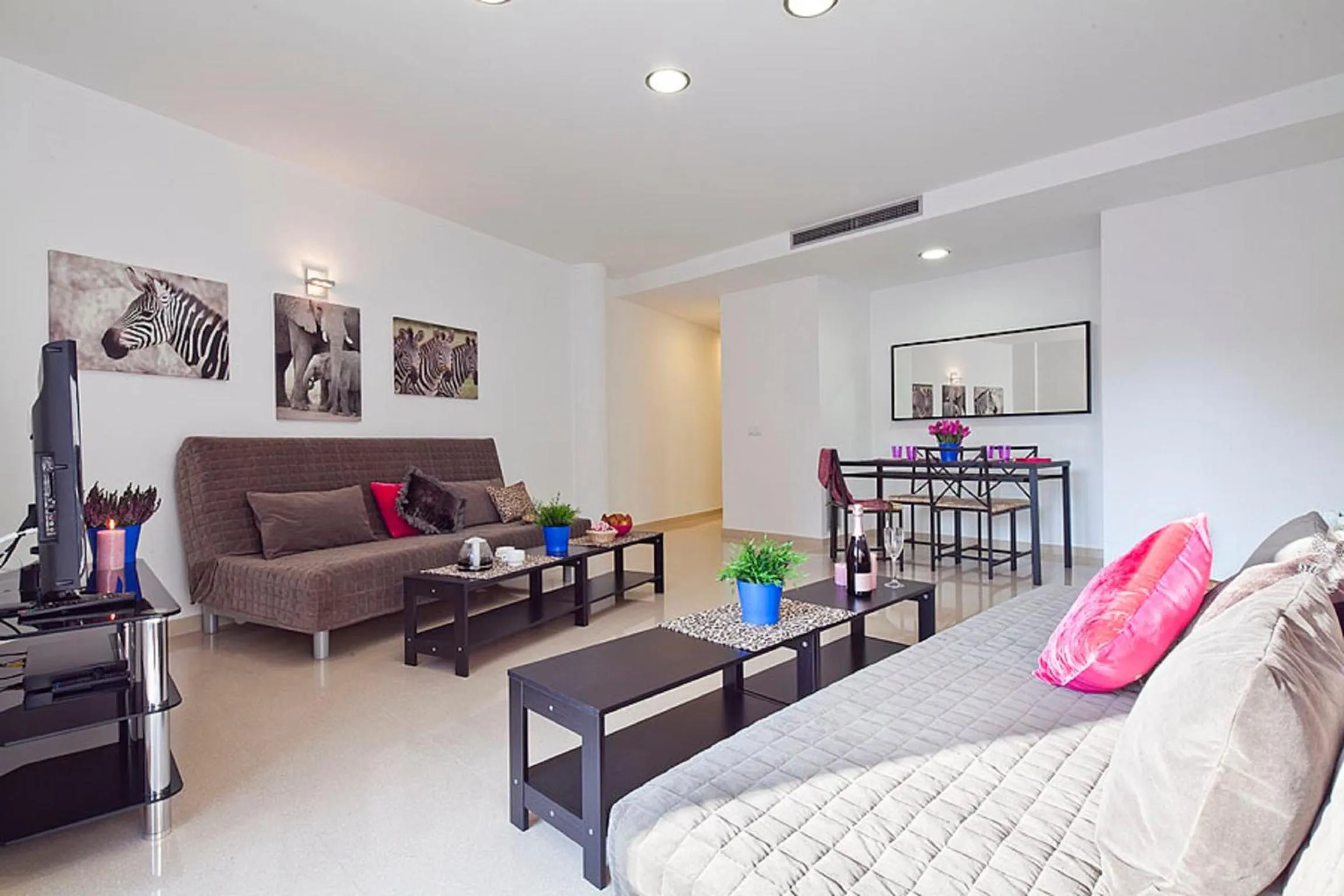 Living room in Charmsuites Nou Rambla