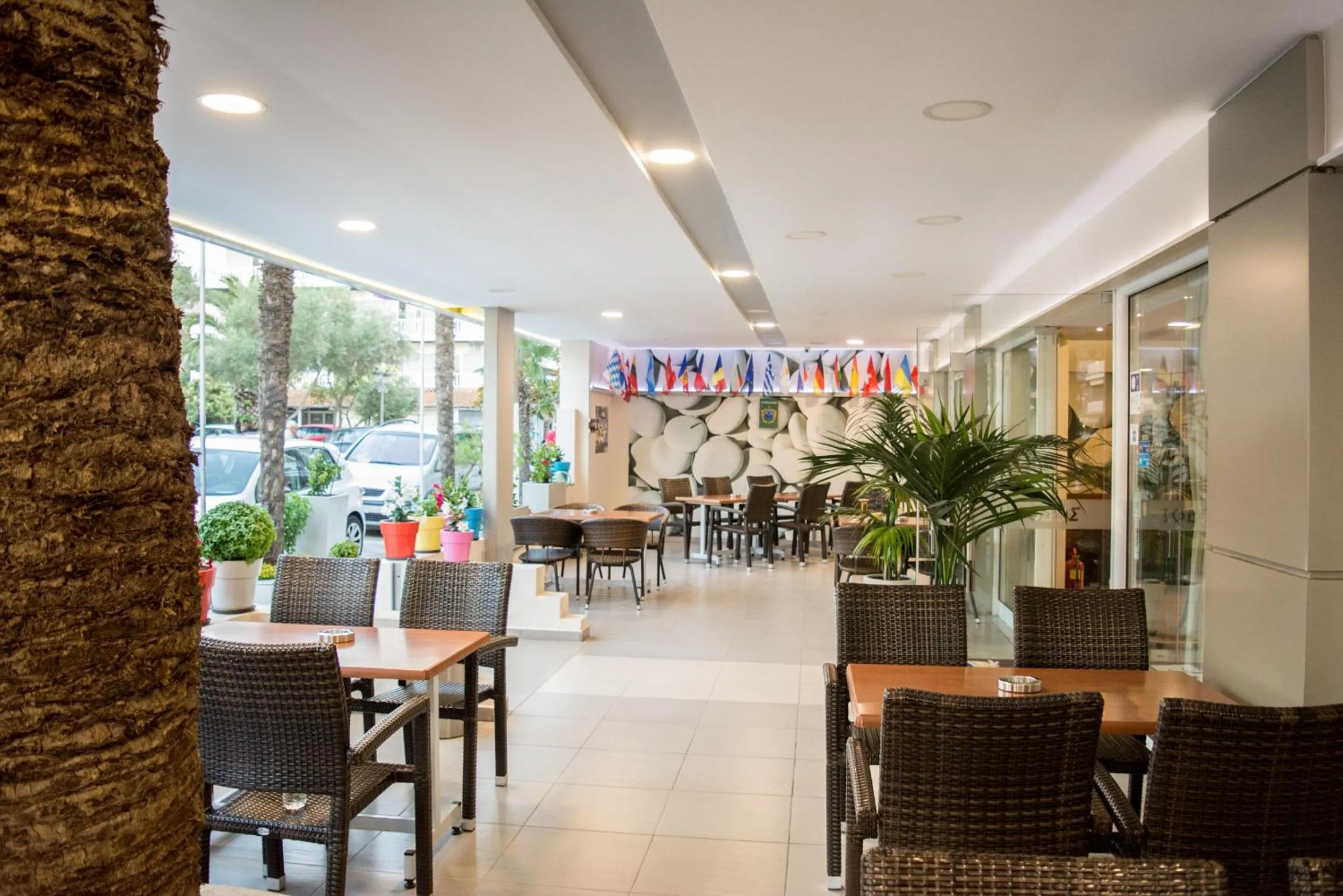 Restaurant/places to eat in Hotel Europe