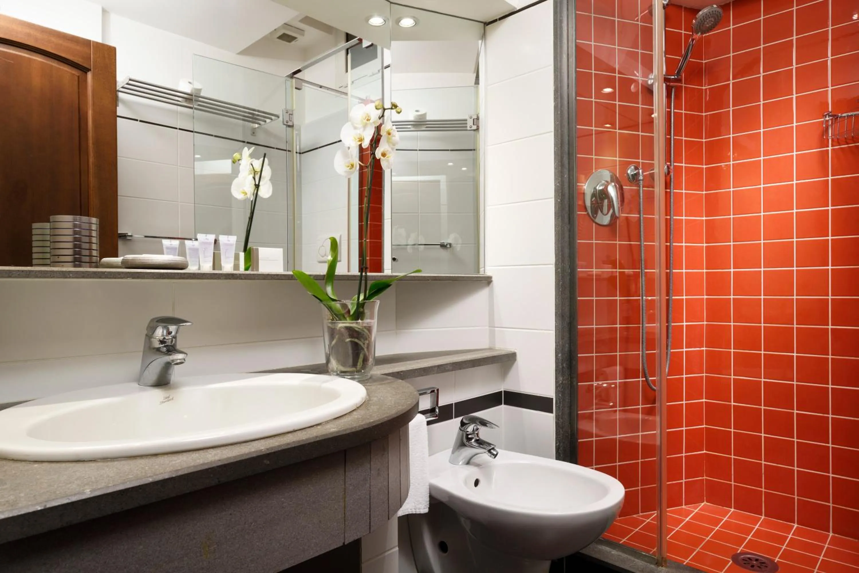 Bathroom in Colosseo Panorama by GHOR