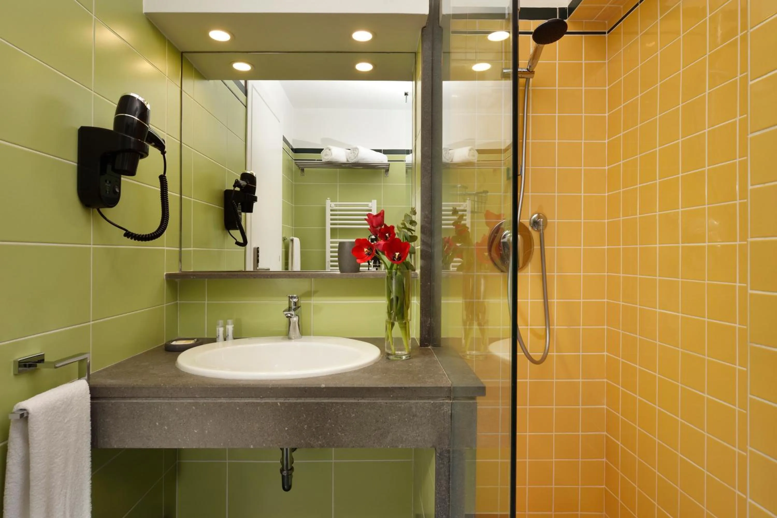 Shower in Colosseo Panorama by GHOR