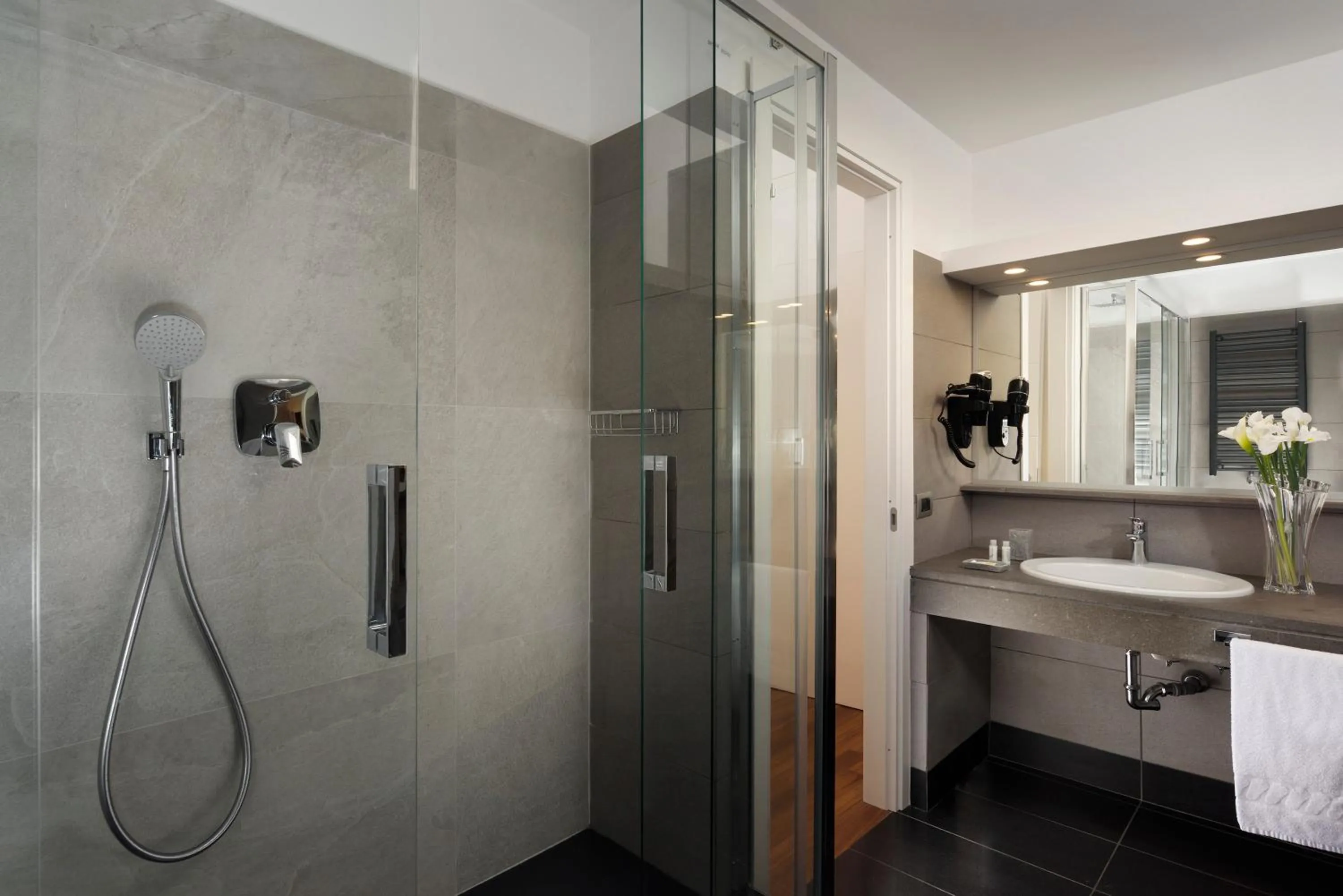 Shower in Colosseo Panorama by GHOR