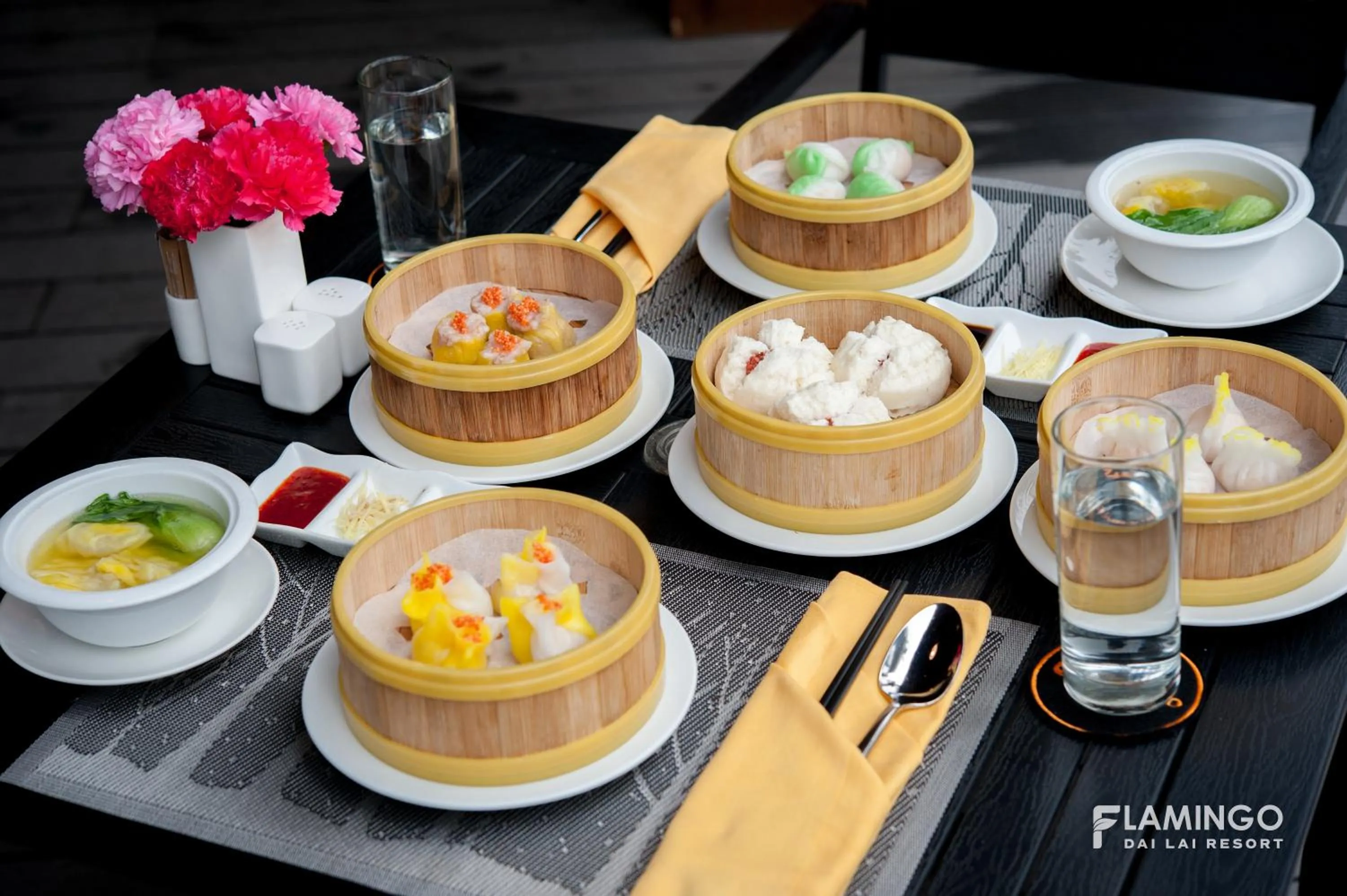 Food and drinks in Flamingo Resort Dai Lai