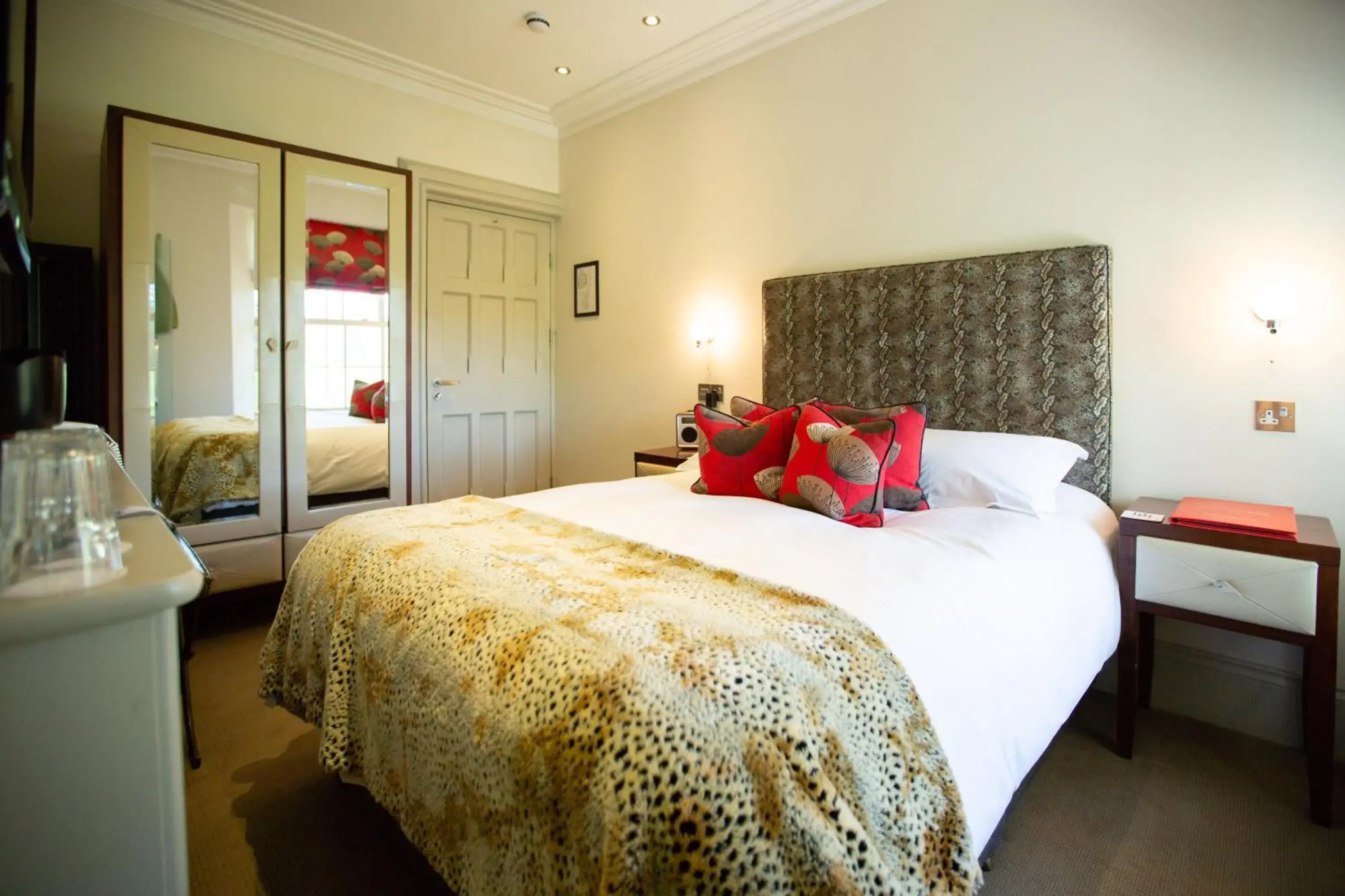 Cozy Double in Hartnoll Hotel Cozy Double in Hartnoll Hotel