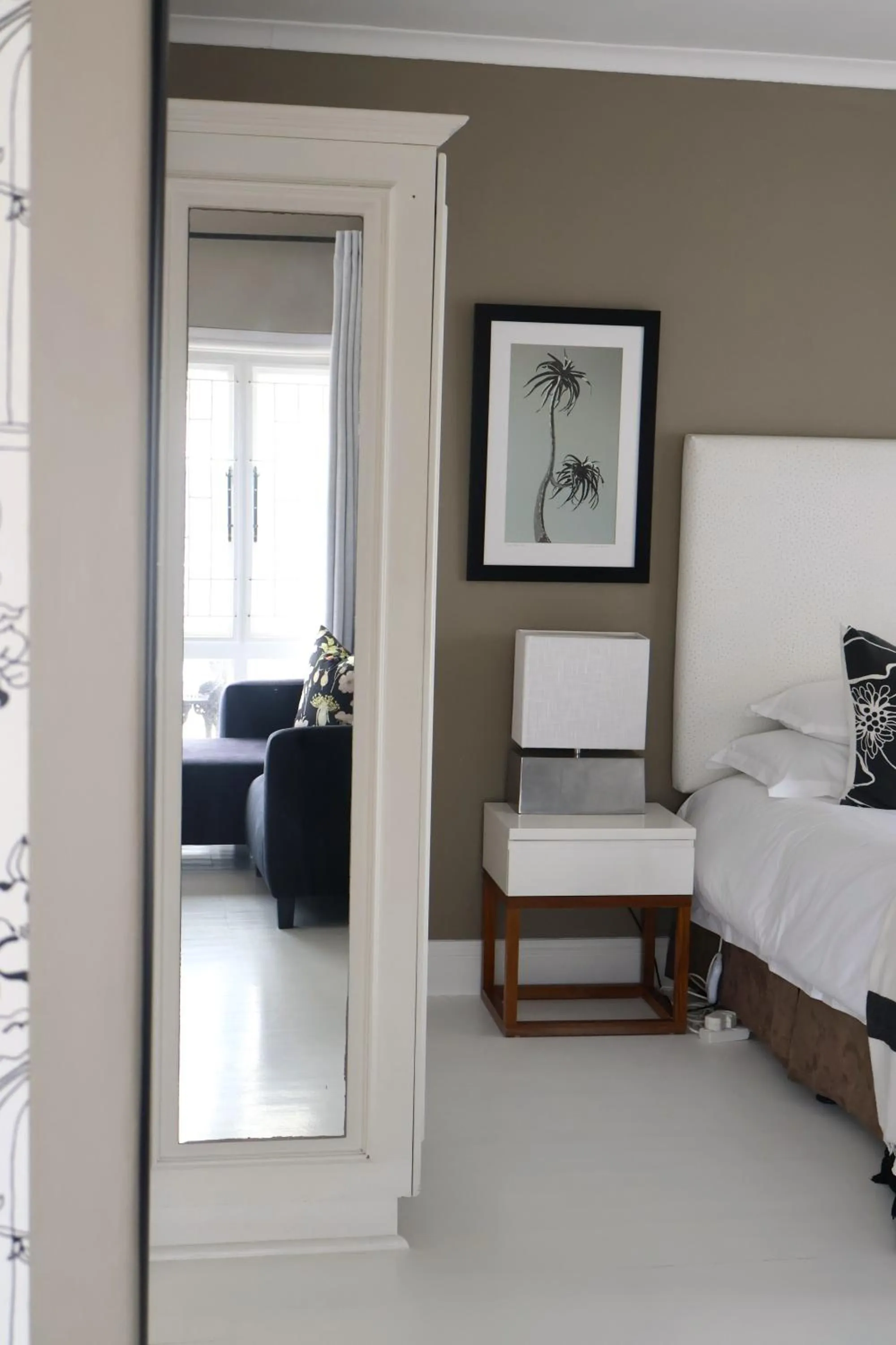 Facade/entrance, Bed in Admiralty Beach House