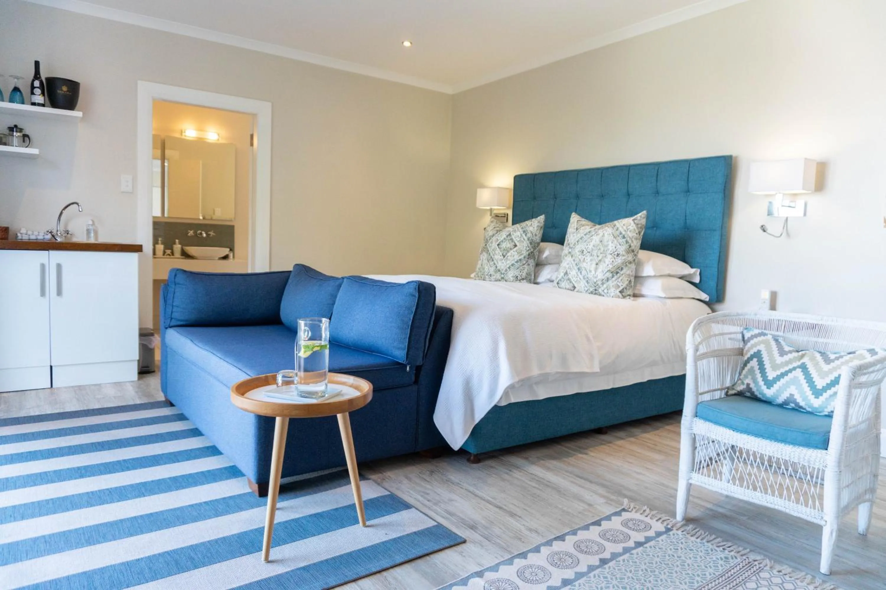 Photo of the whole room, Bed in Admiralty Beach House