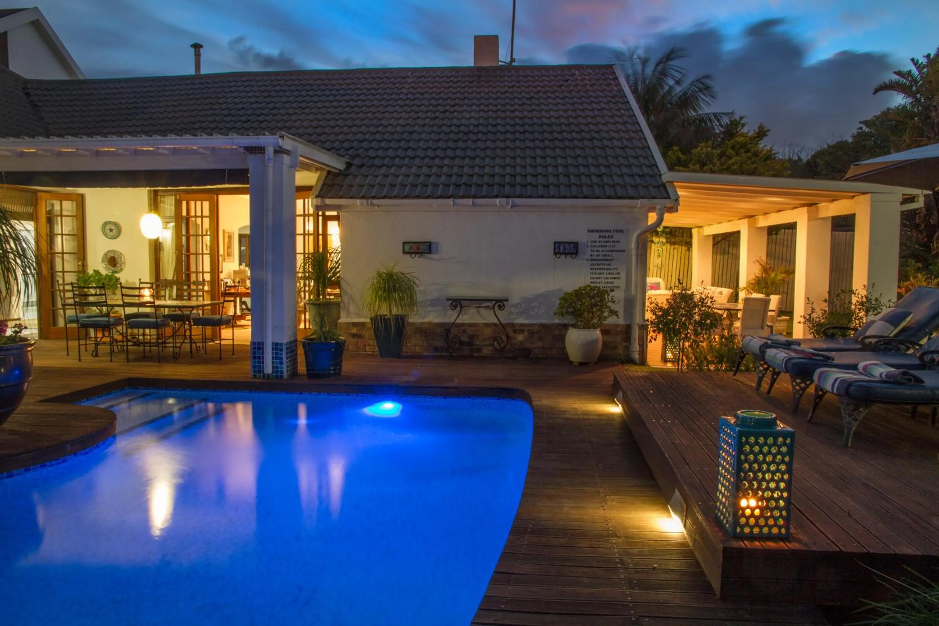 Swimming pool in Admiralty Beach House