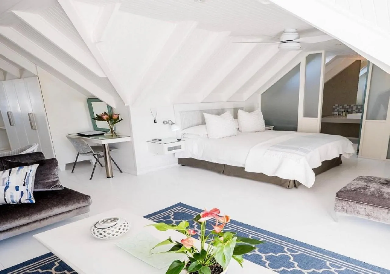 Bedroom, Bed in Admiralty Beach House