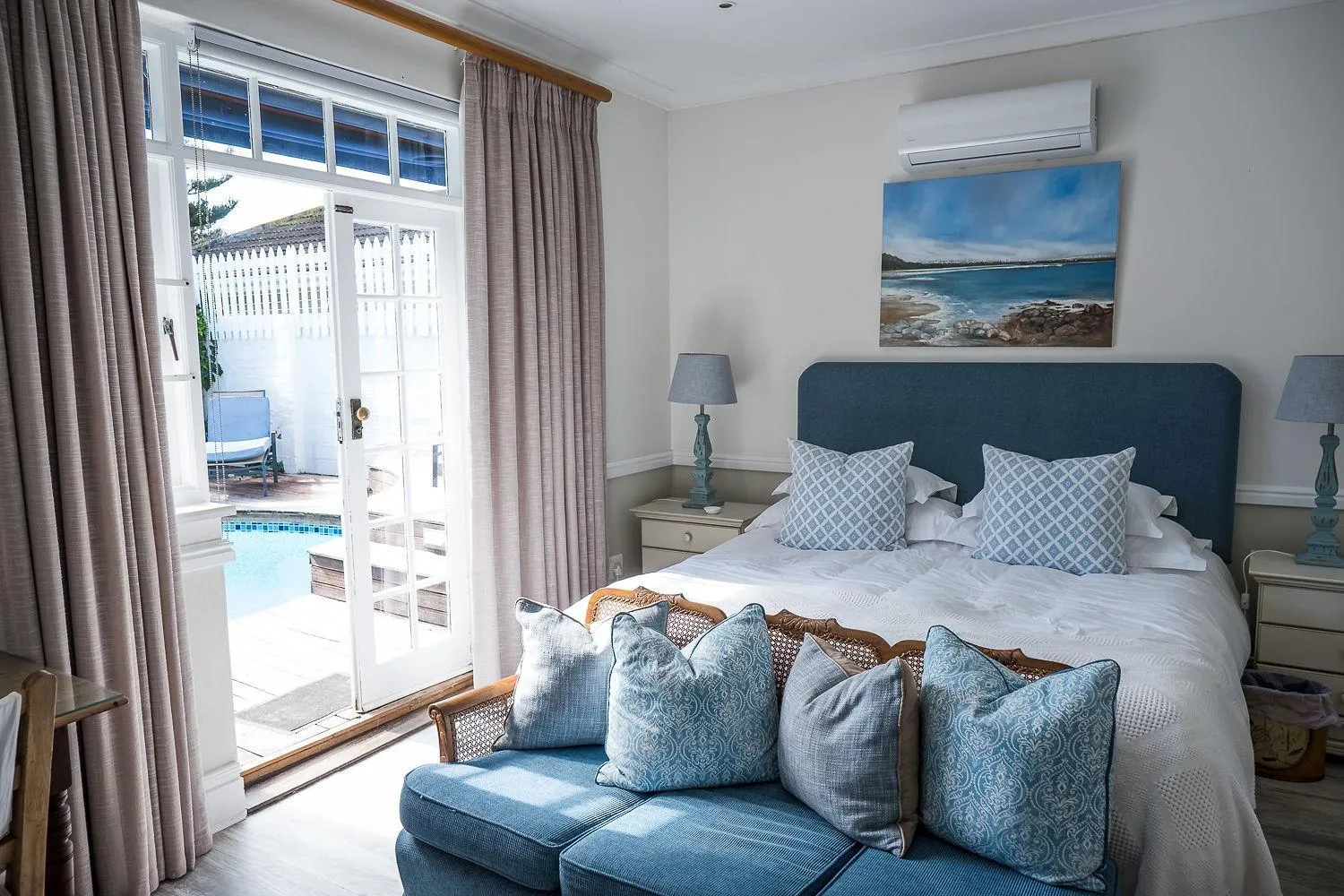 Photo of the whole room, Bed in Admiralty Beach House