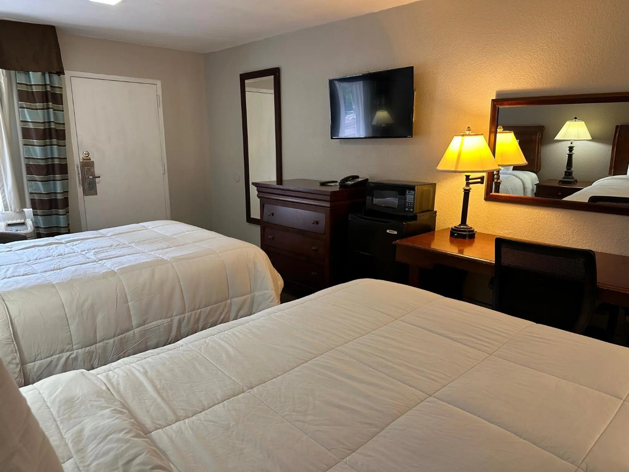 Property building, Bed in NATION'S INN of Wake County - Raleigh Crabtree