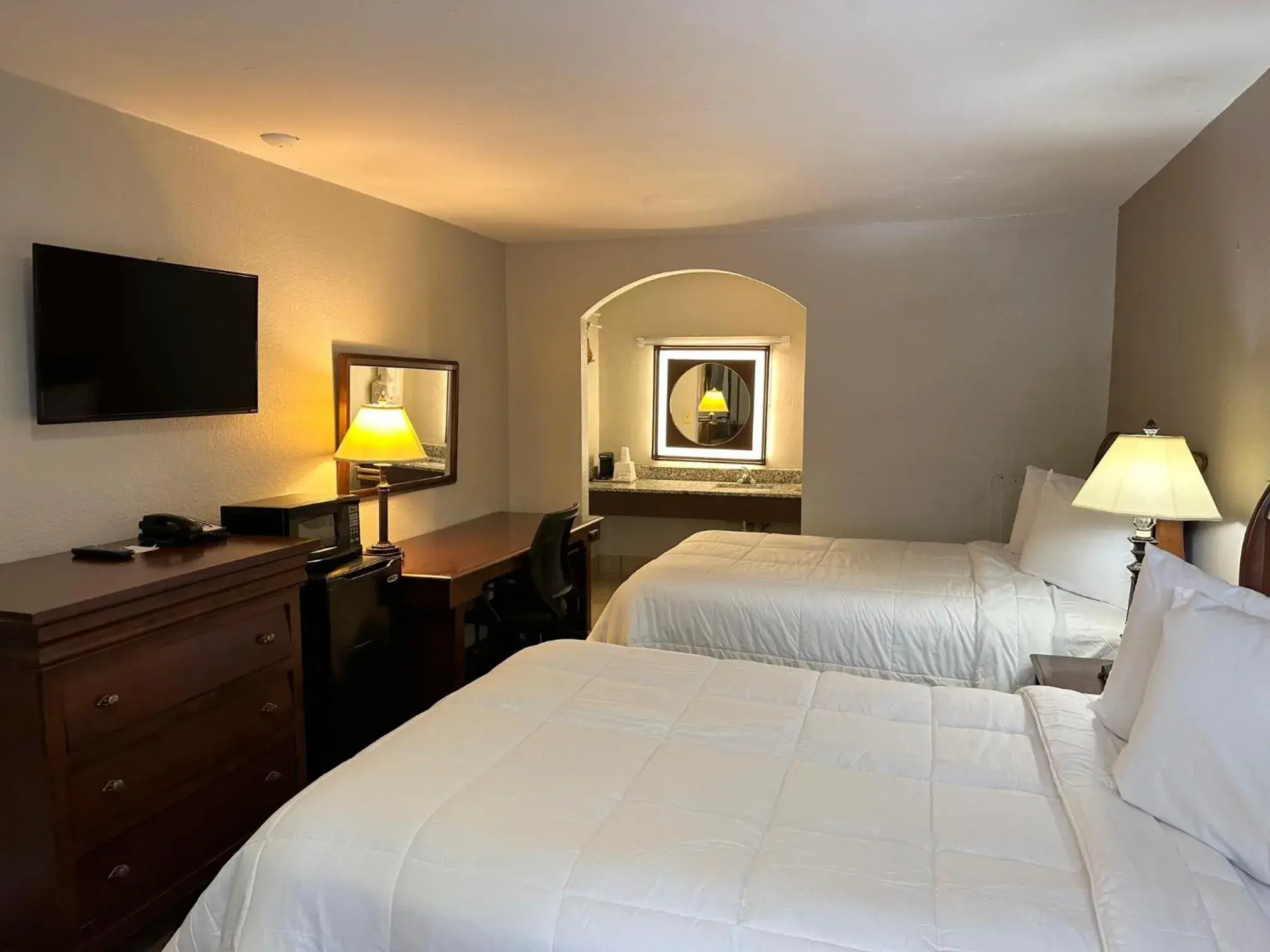 Double Room with Two Double Beds - Non-Smoking in NATION'S INN of Wake County - Raleigh Crabtree Double Room with Two Double Beds - Non-Smoking in NATION'S INN of Wake County - Raleigh Crabtree