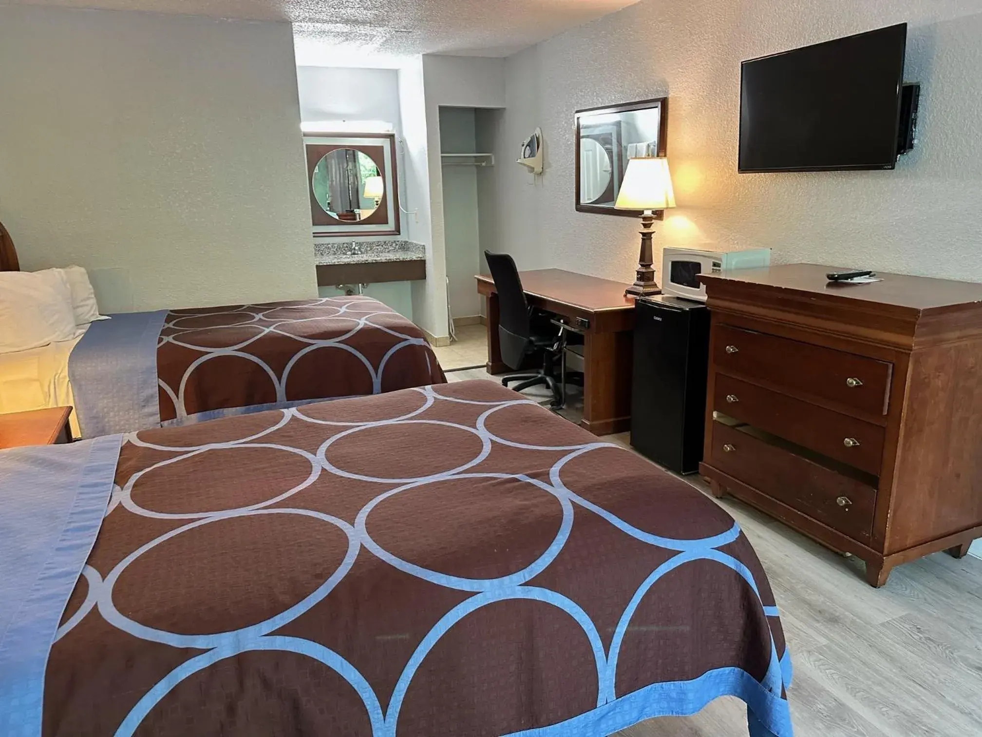 Double Room with Two Double Beds - Smoking in NATION'S INN of Wake County - Raleigh Crabtree Double Room with Two Double Beds - Smoking in NATION'S INN of Wake County - Raleigh Crabtree