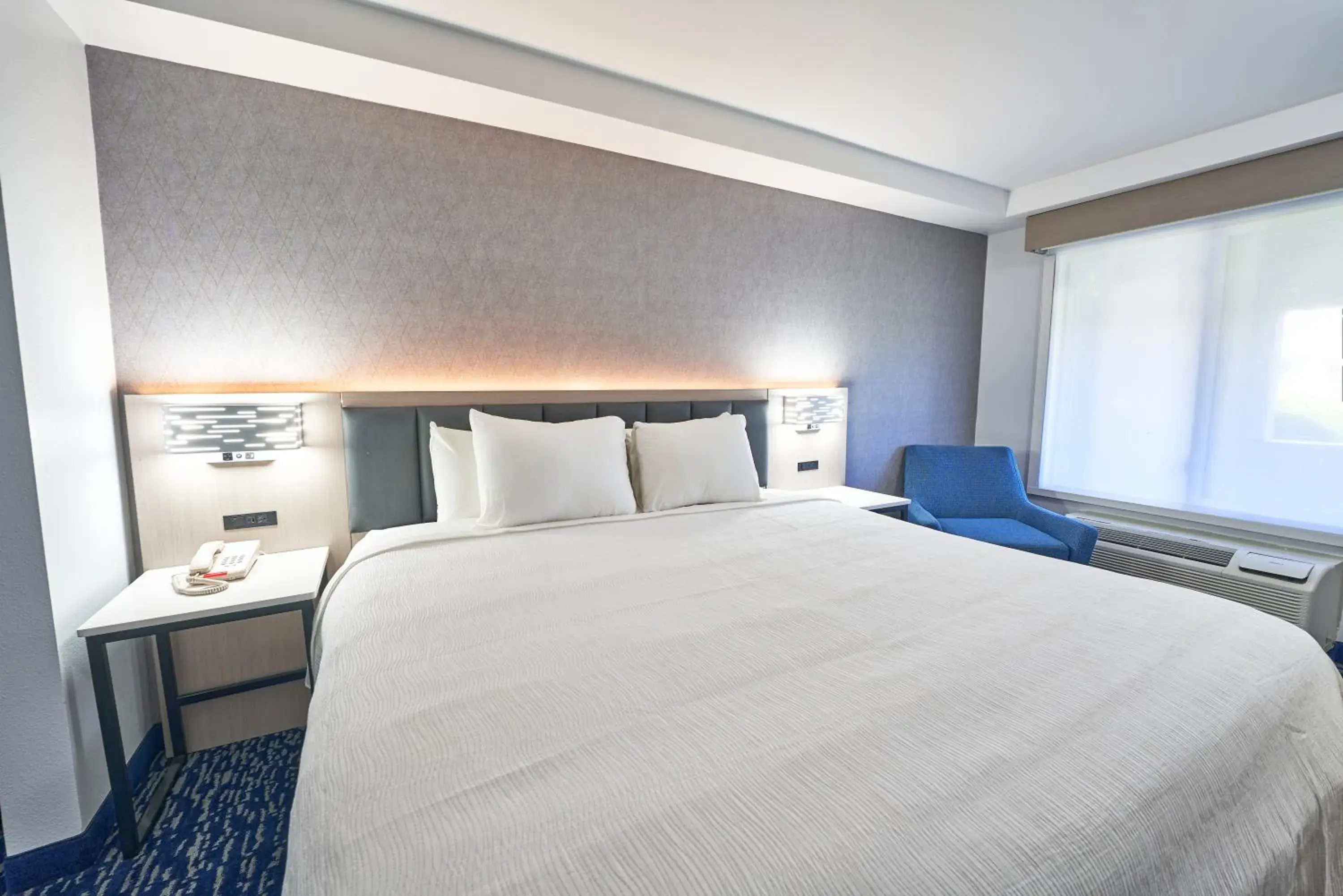 Superior King Room (Non-Smoking) in All Seasons Inn & Suites Superior King Room (Non-Smoking) in All Seasons Inn & Suites