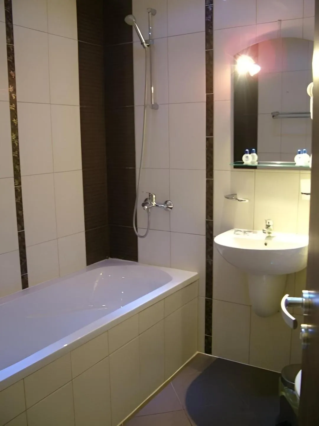 Shower in Family Hotel Delta