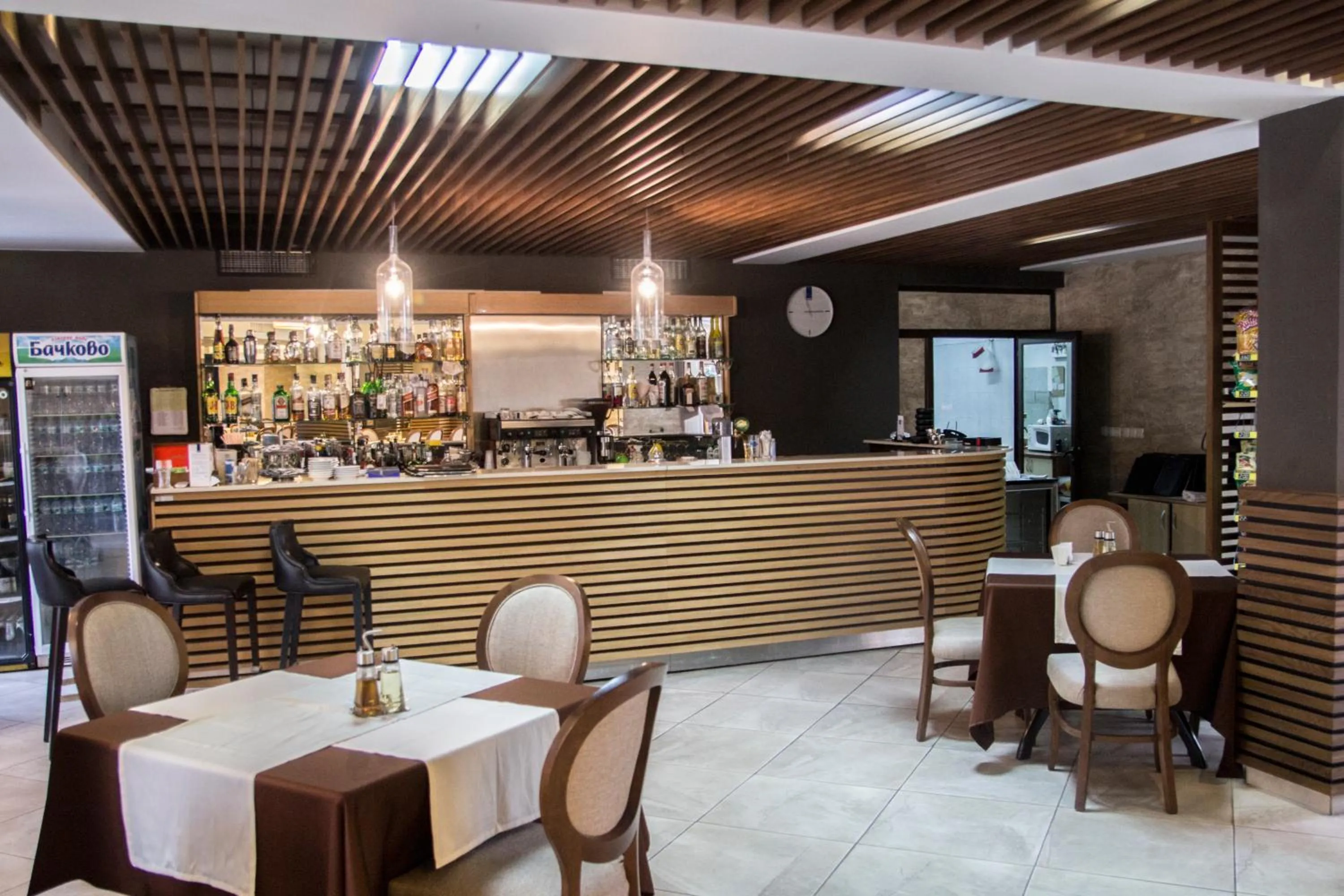 Restaurant/places to eat in Family Hotel Delta