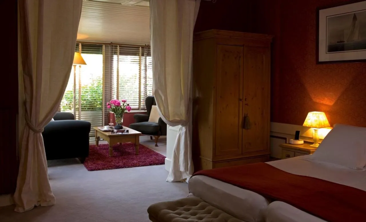 Bed in Le Petit Hôtel des Hortensias