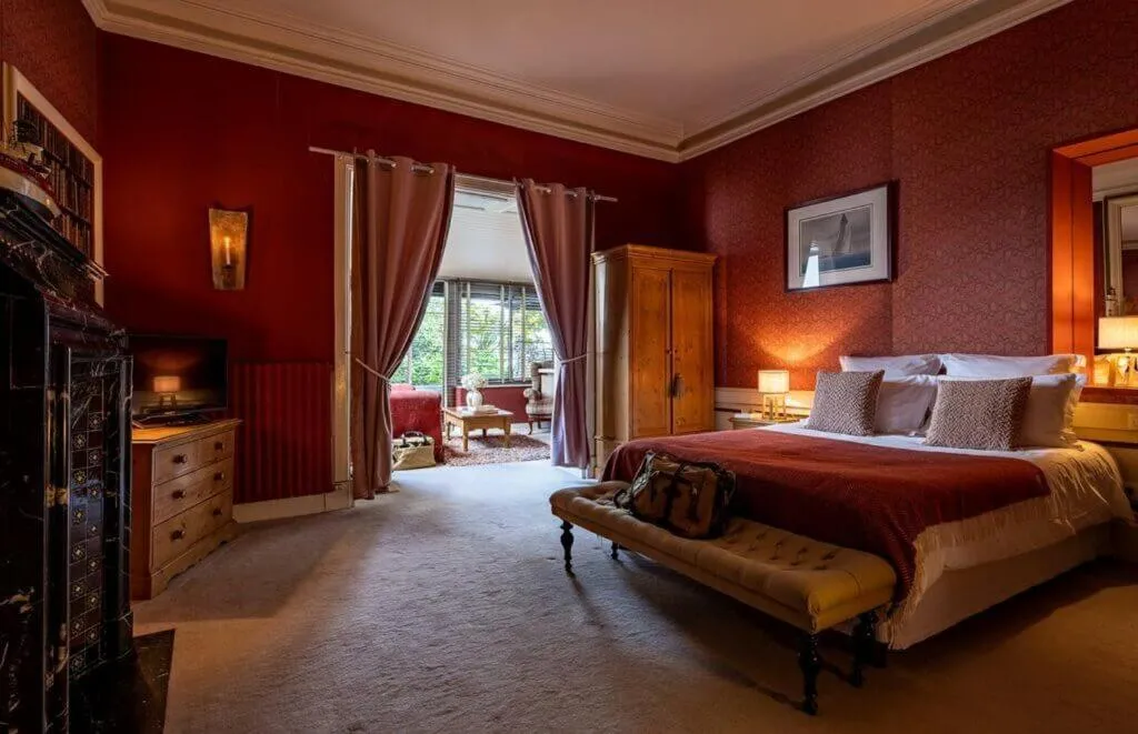 Bed in Le Petit Hôtel des Hortensias