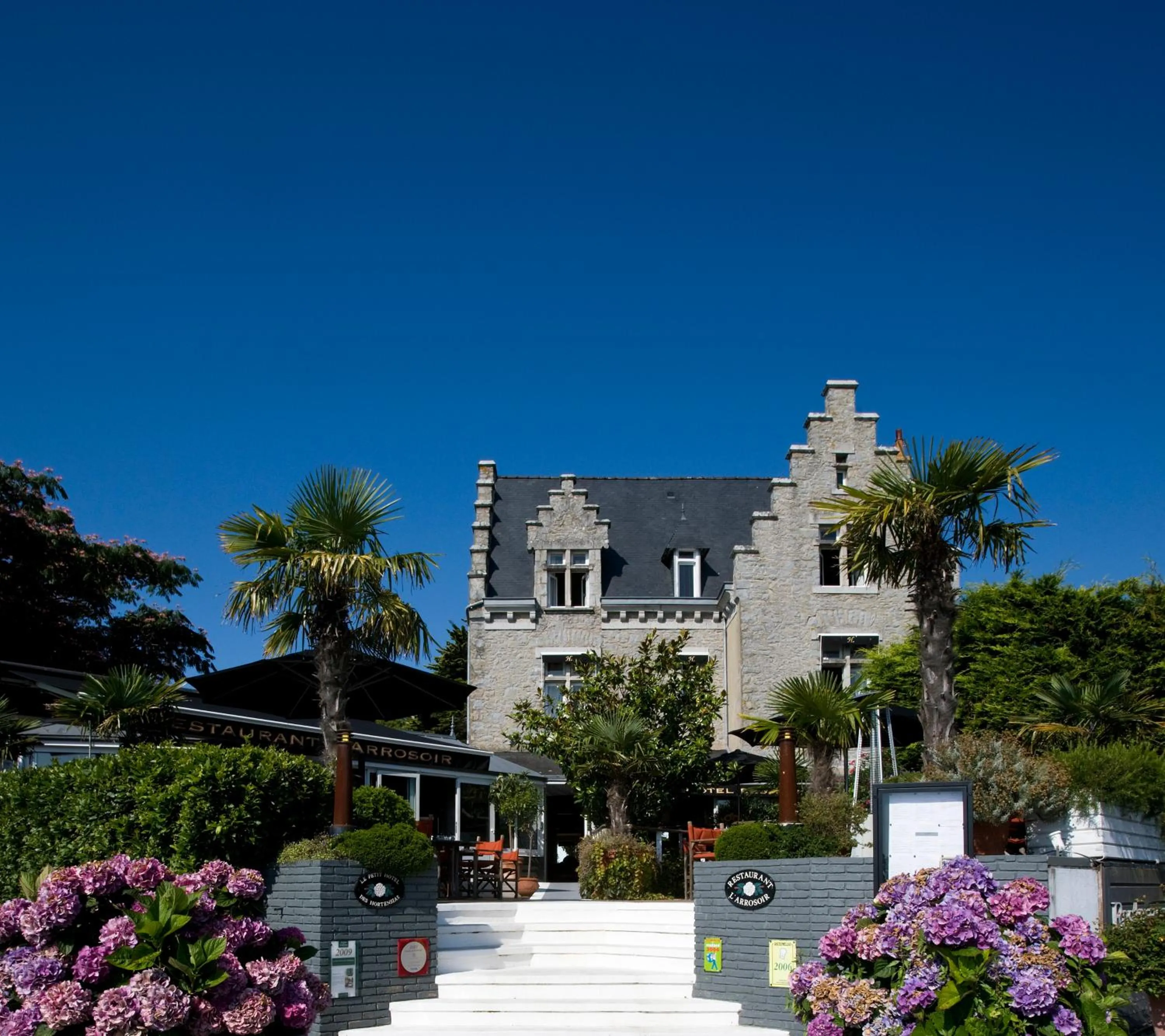 Facade/entrance in Le Petit Hôtel des Hortensias