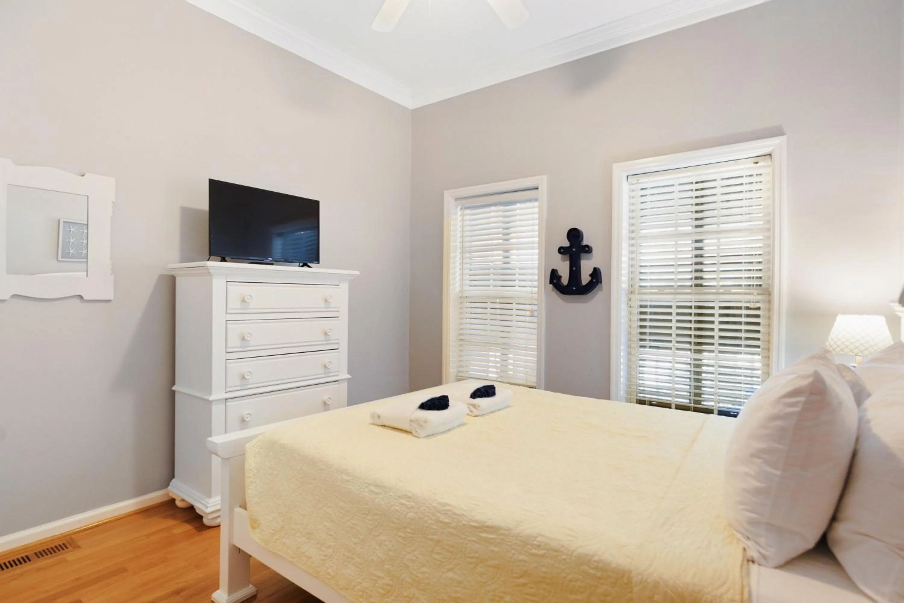 Bed in 91 Waters Edge Folly Charm