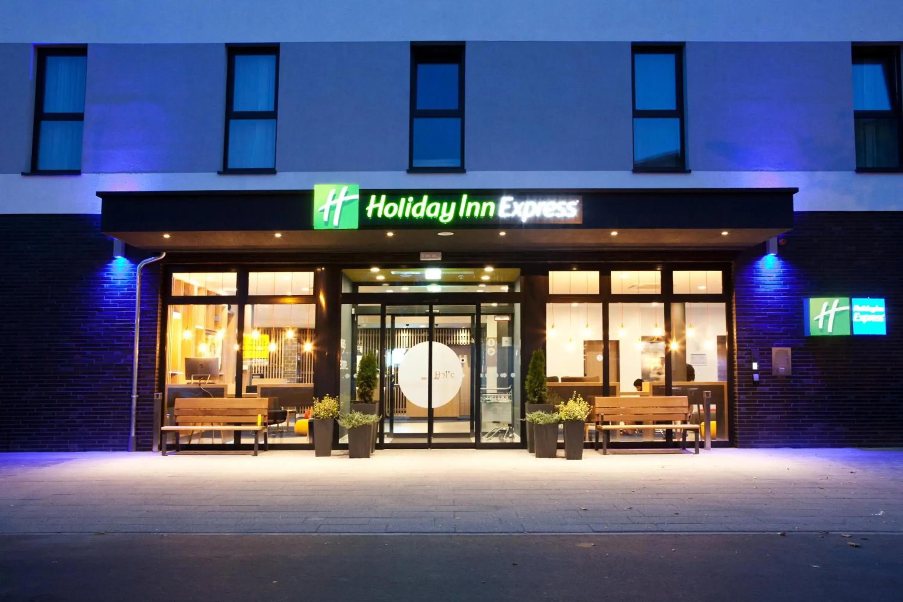 Property building in Holiday Inn Express Frankfurt Airport - Raunheim by IHG Property building in Holiday Inn Express Frankfurt Airport - Raunheim by IHG