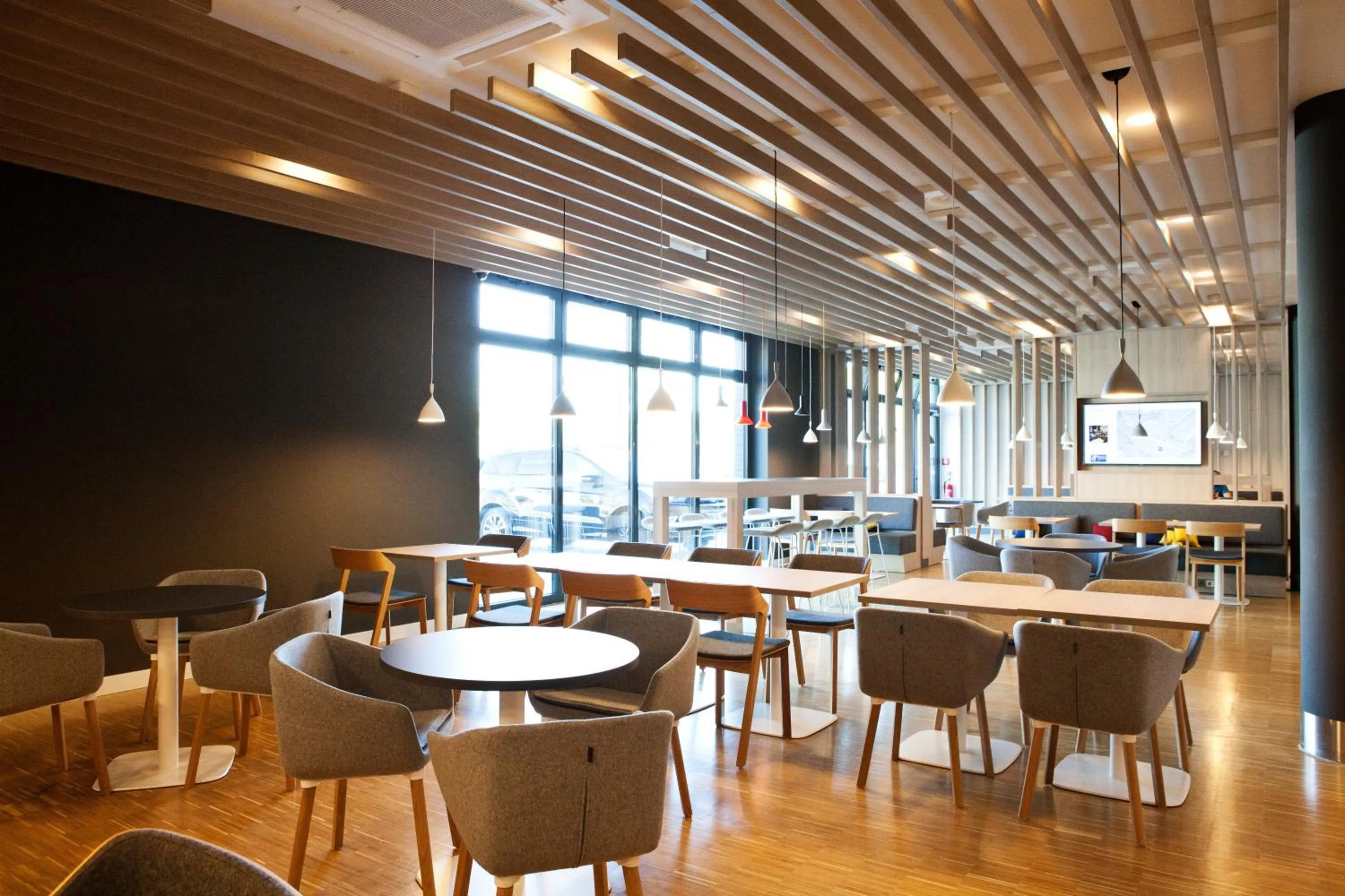 Restaurant/places to eat in Holiday Inn Express Frankfurt Airport - Raunheim by IHG