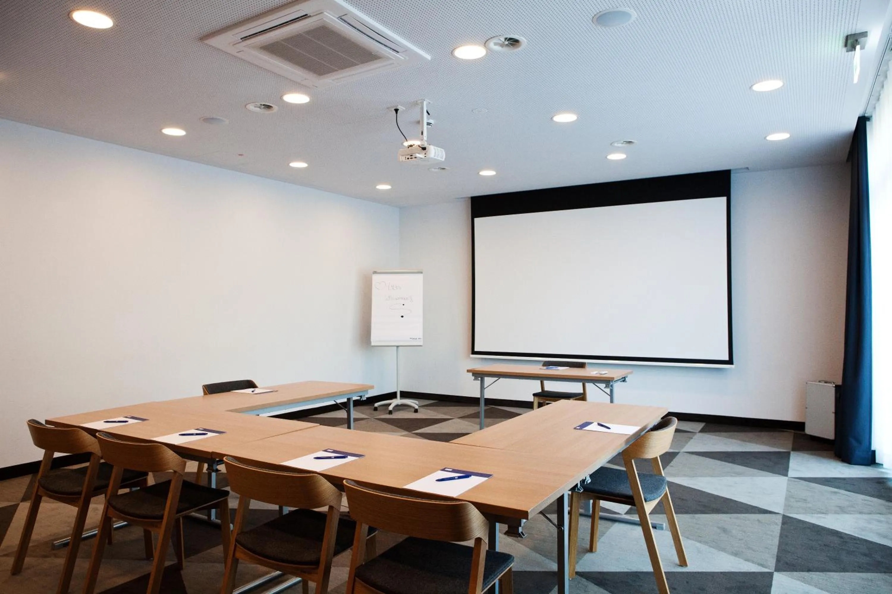 Meeting/conference room in Holiday Inn Express Frankfurt Airport - Raunheim by IHG