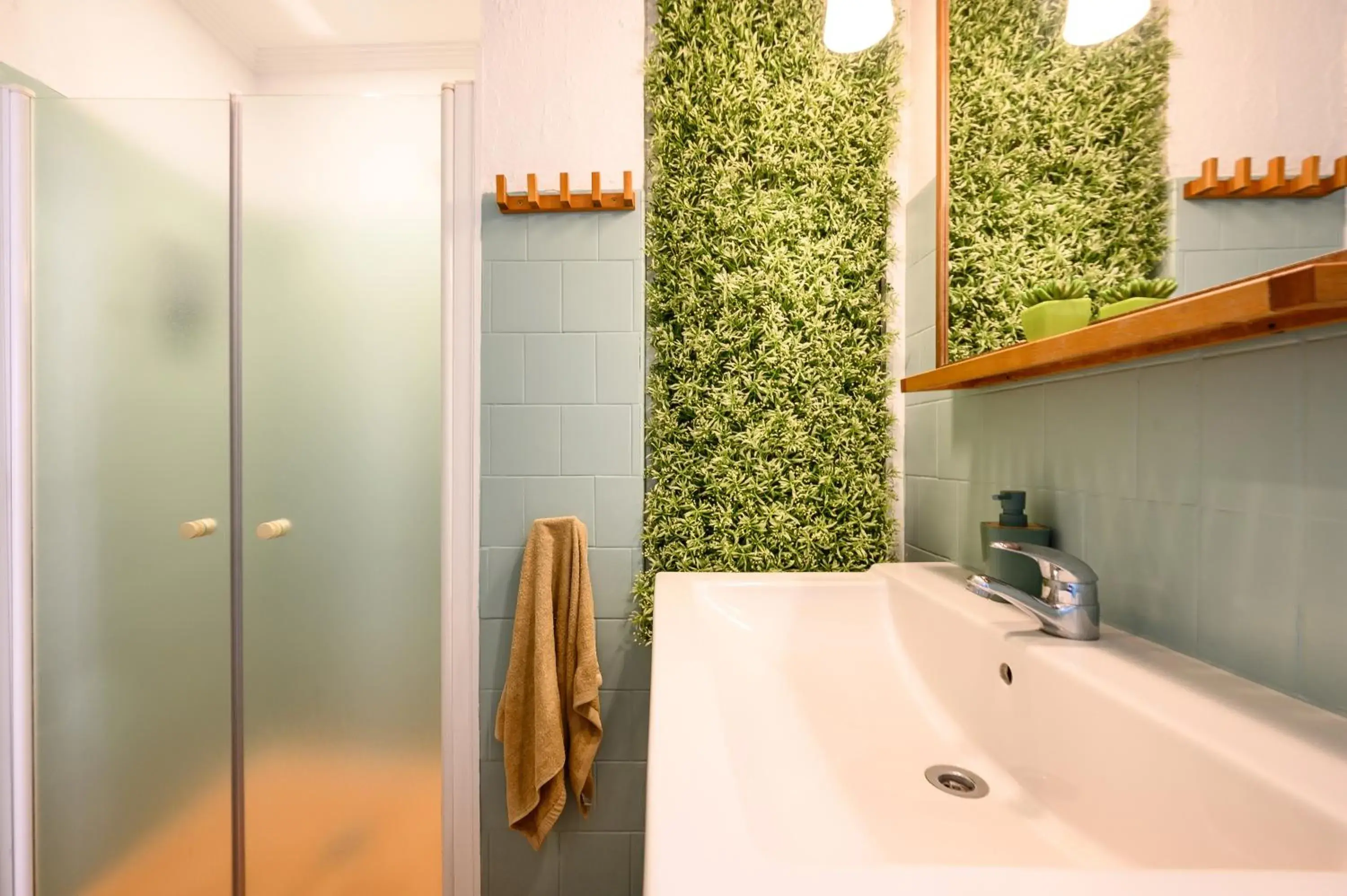 Double Room with Shared Bathroom in Blue Castle GuestHouse Double Room with Shared Bathroom in Blue Castle GuestHouse