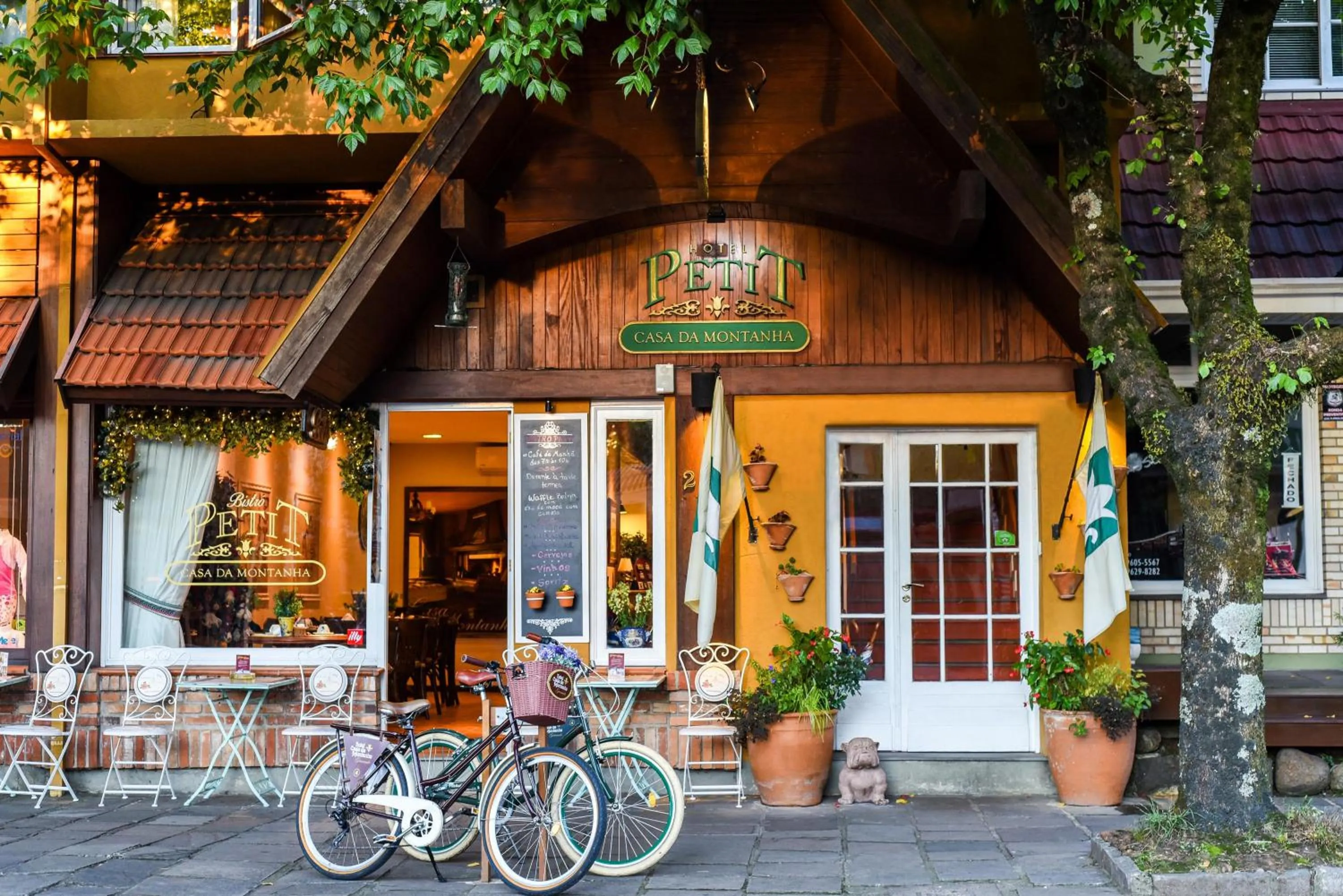 Property building in Petit Casa da Montanha