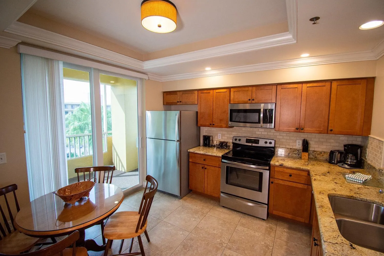 Kitchen or kitchenette in Vanderbilt Beach Resort