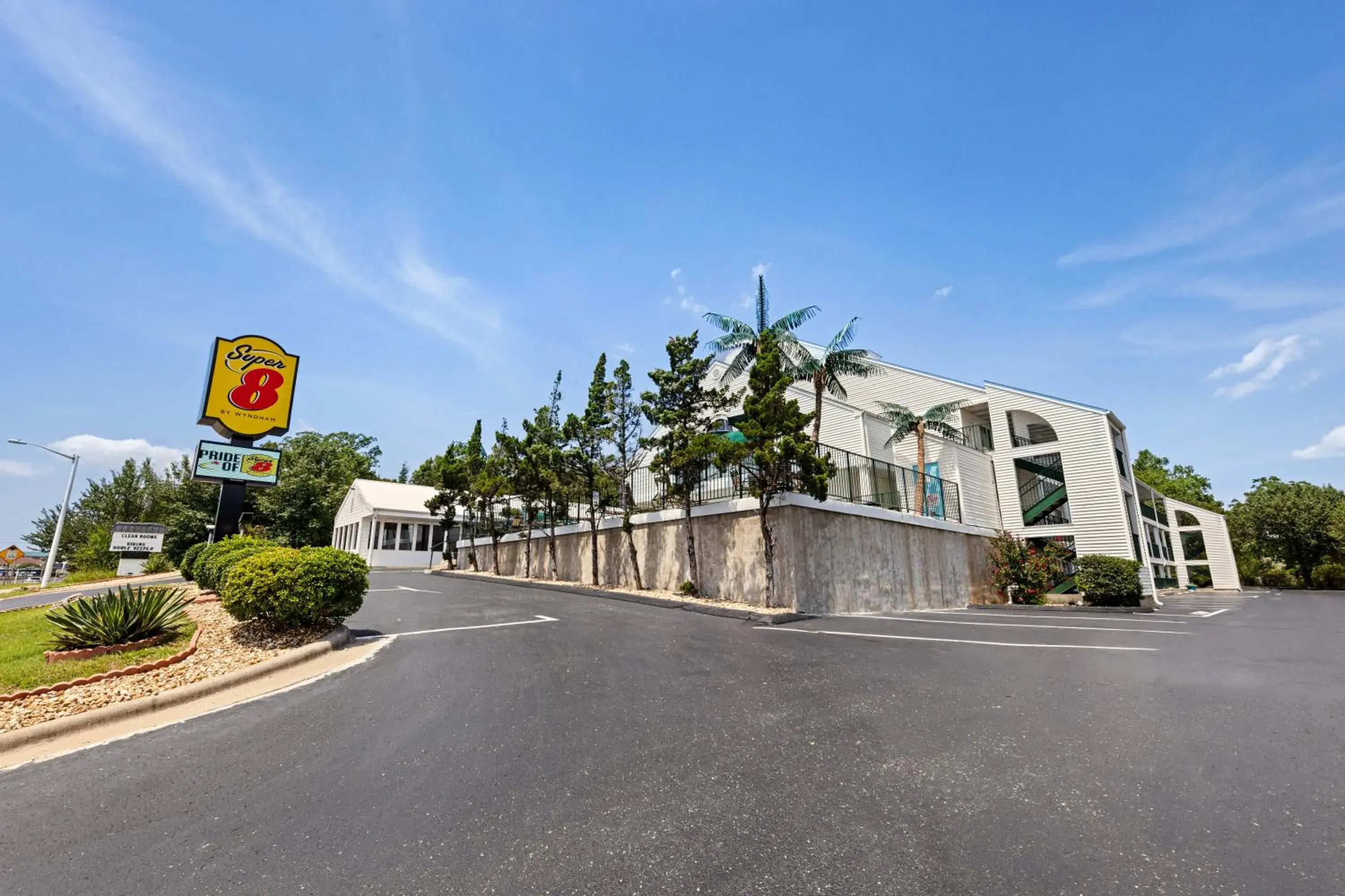 Street view in Super 8 by Wyndham Branson - Shepherd of the Hills Exwy Street view in Super 8 by Wyndham Branson - Shepherd of the Hills Exwy