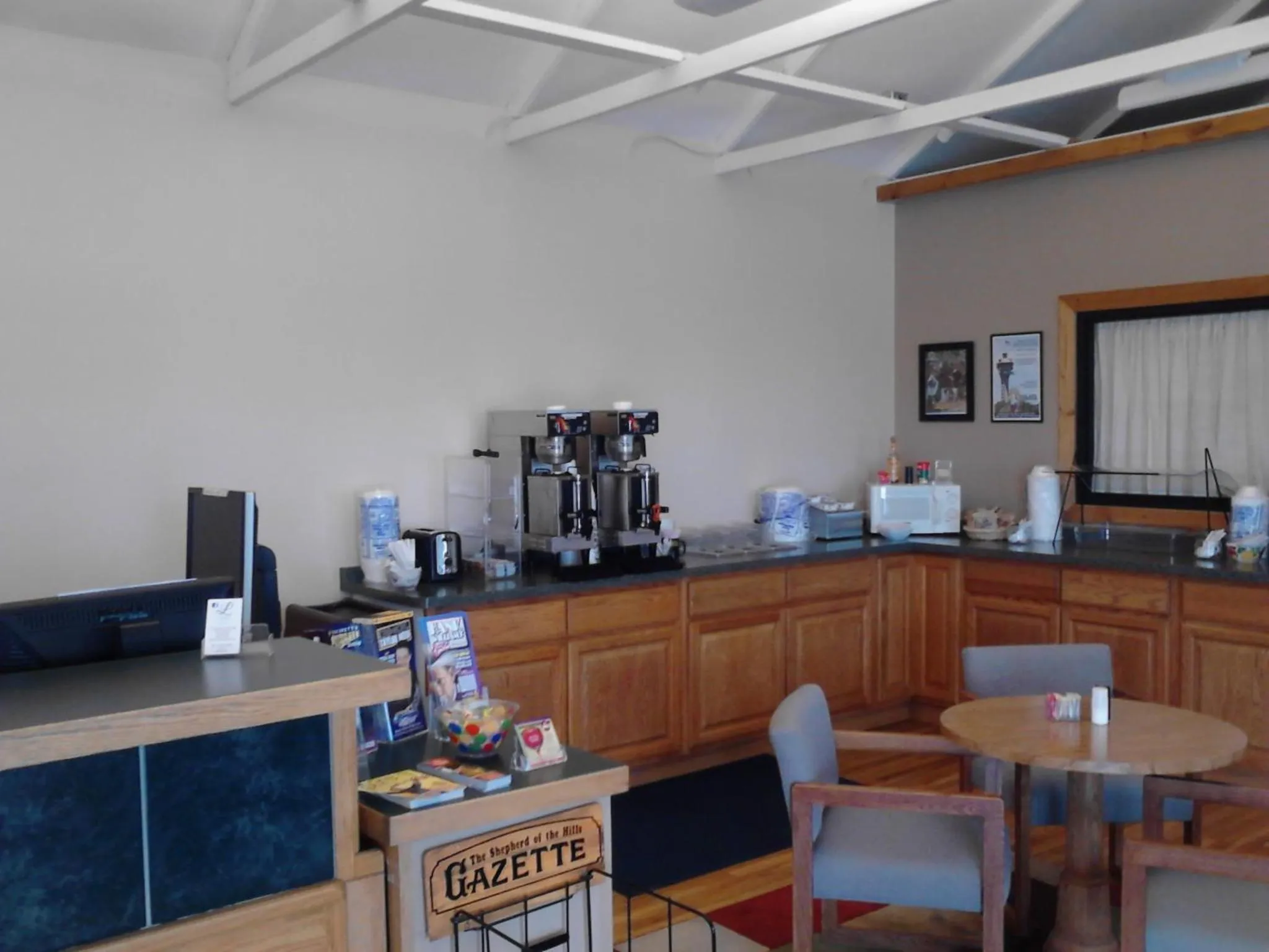 Restaurant/places to eat in Super 8 by Wyndham Branson - Shepherd of the Hills Exwy