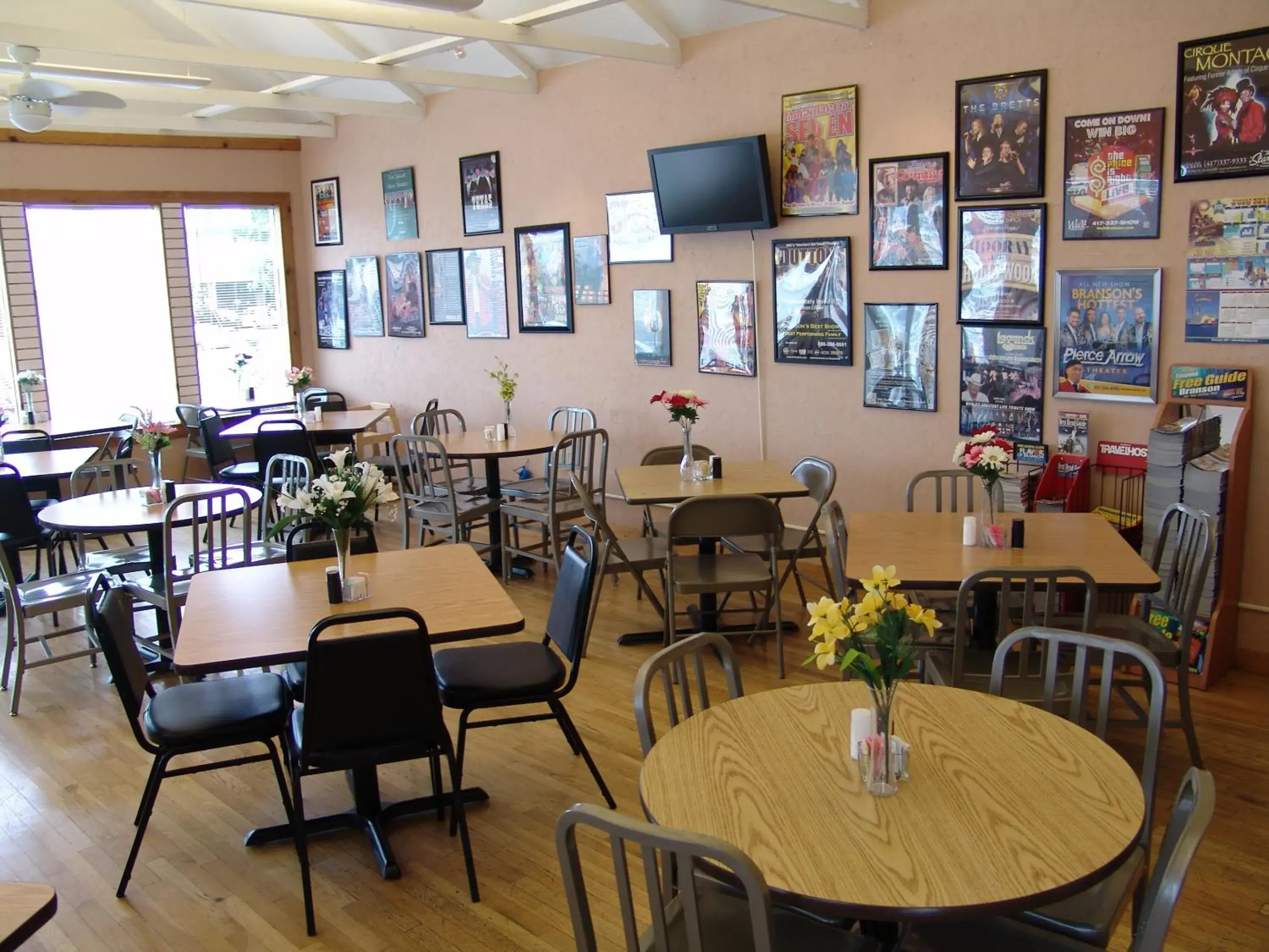 Restaurant/places to eat in Super 8 by Wyndham Branson - Shepherd of the Hills Exwy Restaurant/places to eat in Super 8 by Wyndham Branson - Shepherd of the Hills Exwy