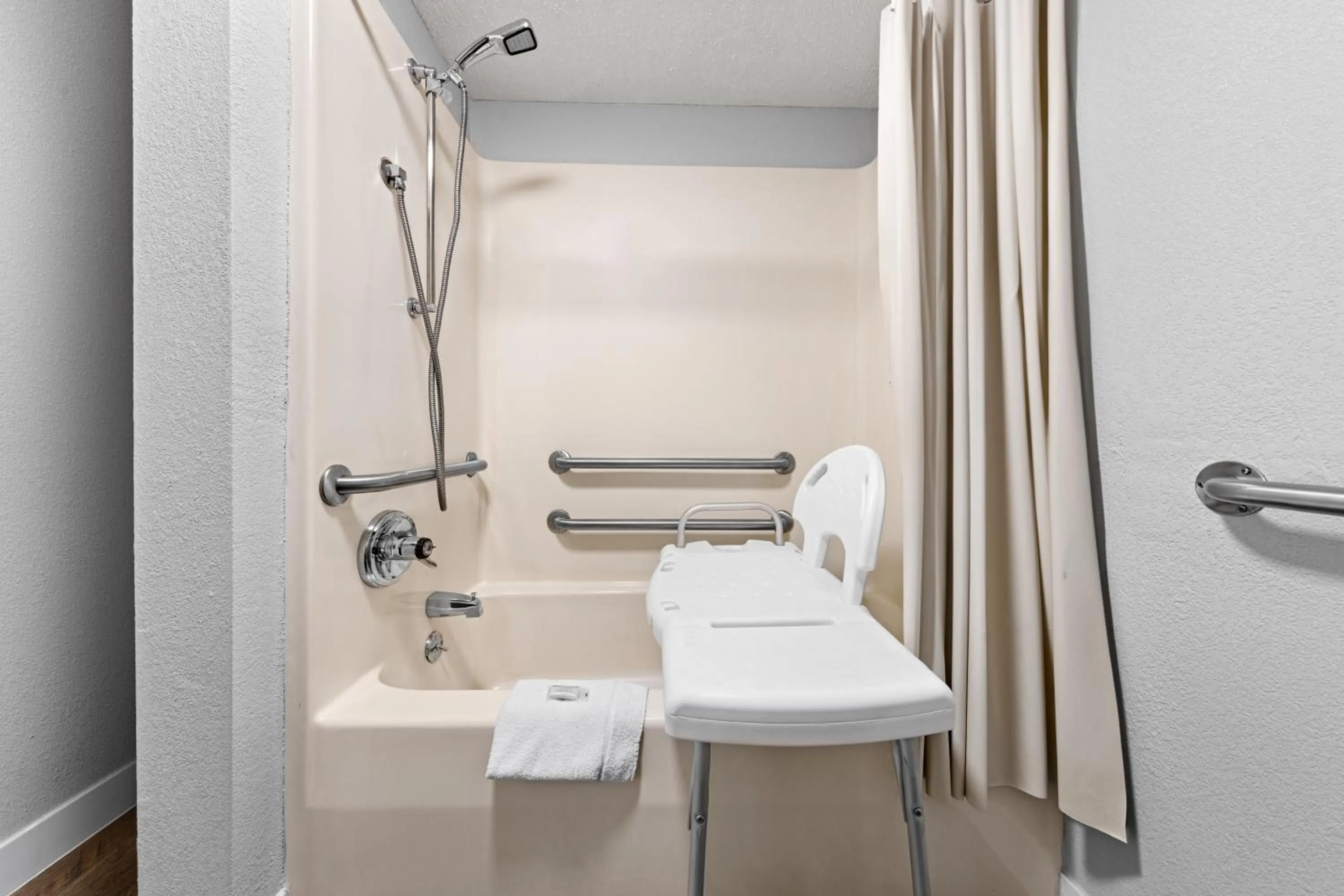 Super 8 by Wyndham Branson - Shepherd of the Hills Exwy