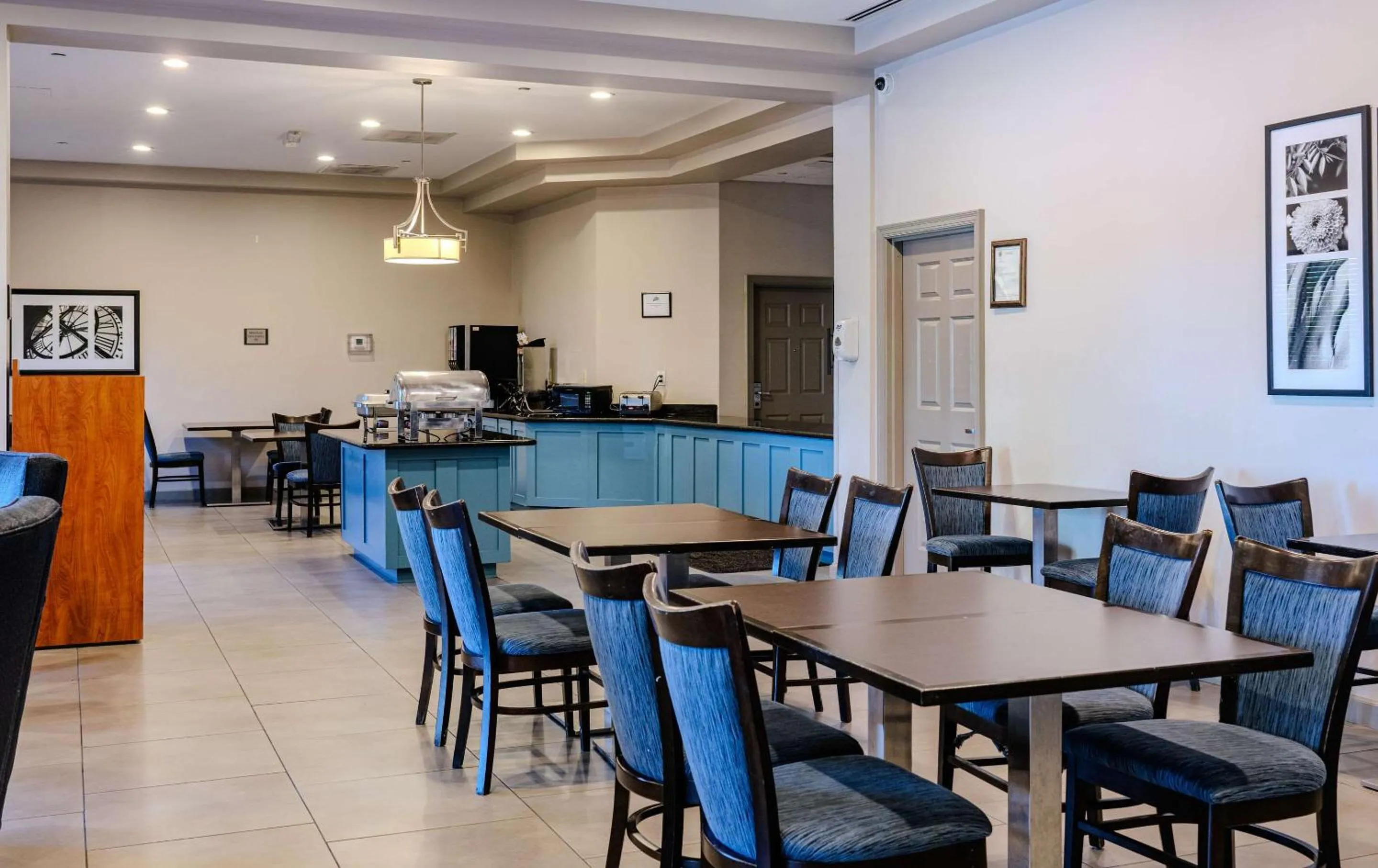 Breakfast in Country Inn & Suites by Radisson, BWI Airport Baltimore , MD