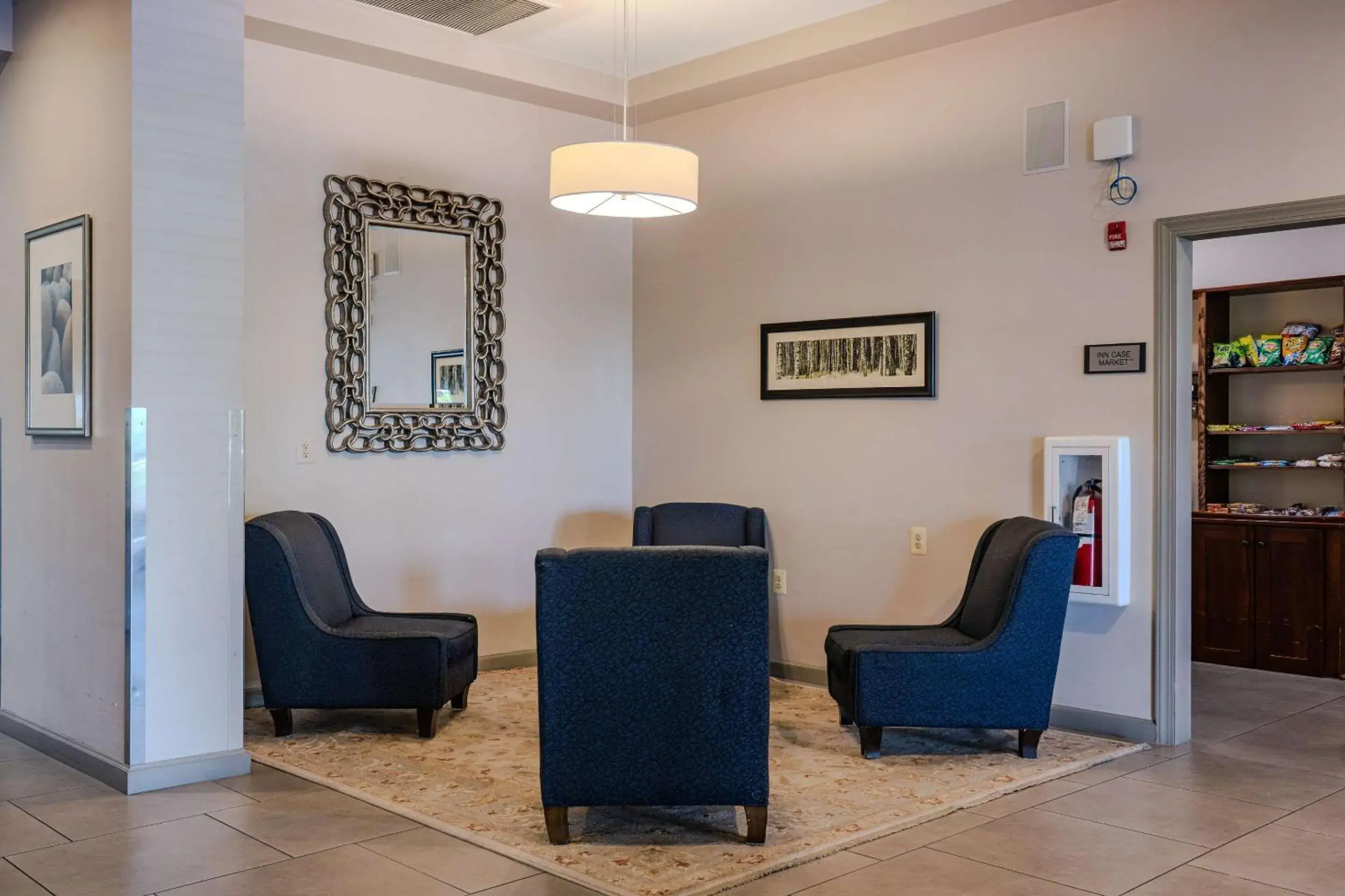 Lobby or reception in Country Inn & Suites by Radisson, BWI Airport Baltimore , MD Lobby or reception in Country Inn & Suites by Radisson, BWI Airport Baltimore , MD