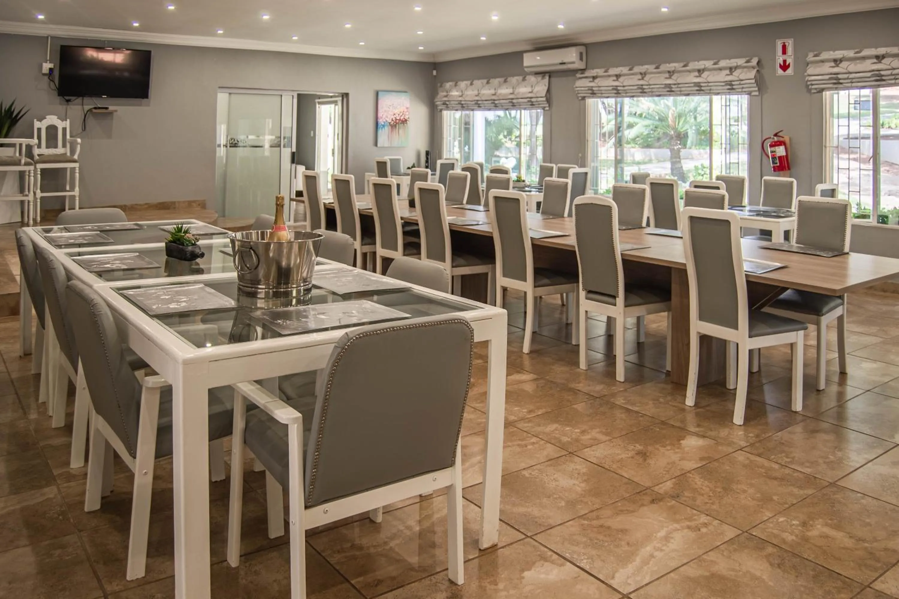 Restaurant/places to eat in Graceland Conference and Lifestyle Centre