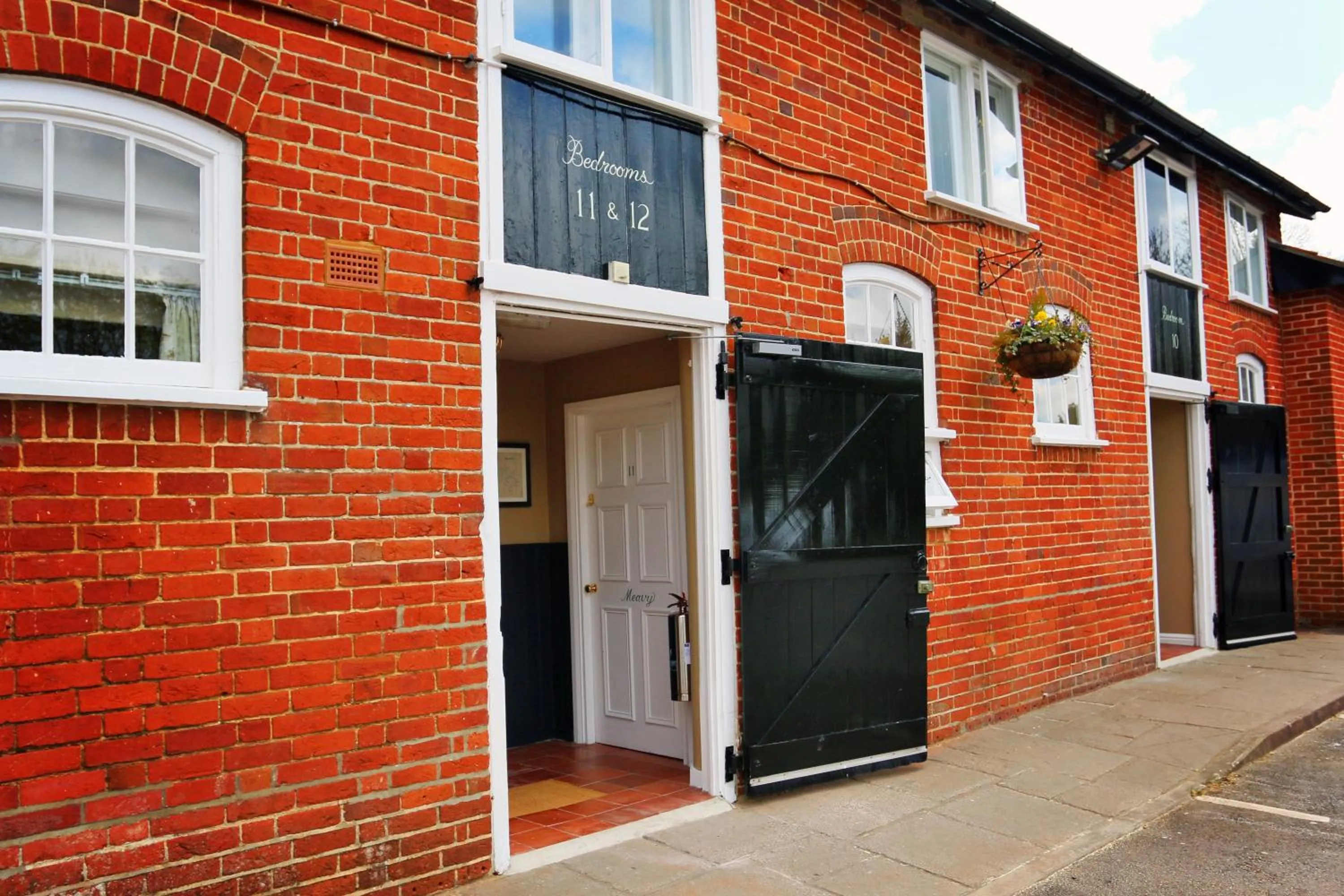 Facade/entrance in The White Hart