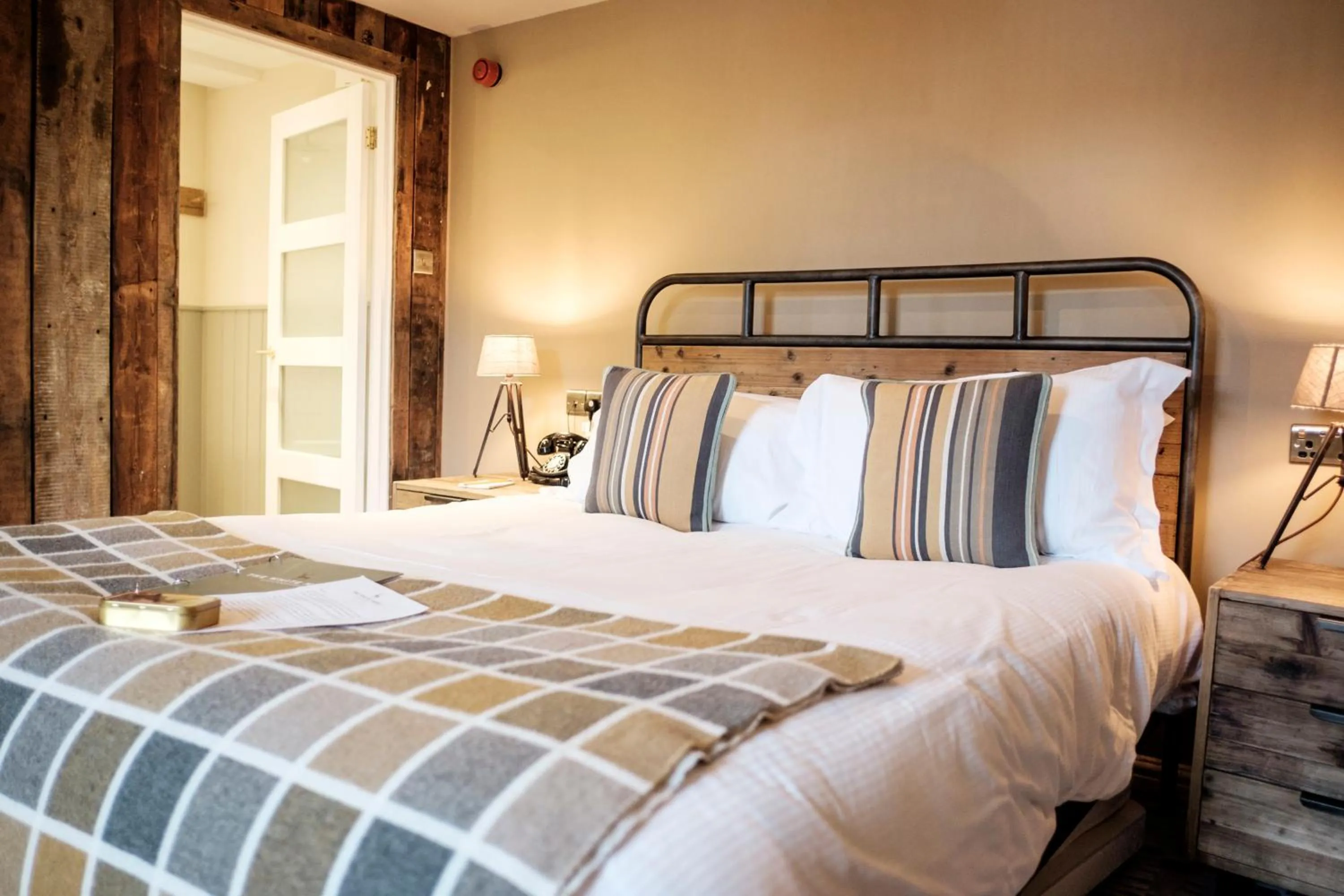 Bedroom, Bed in The White Hart